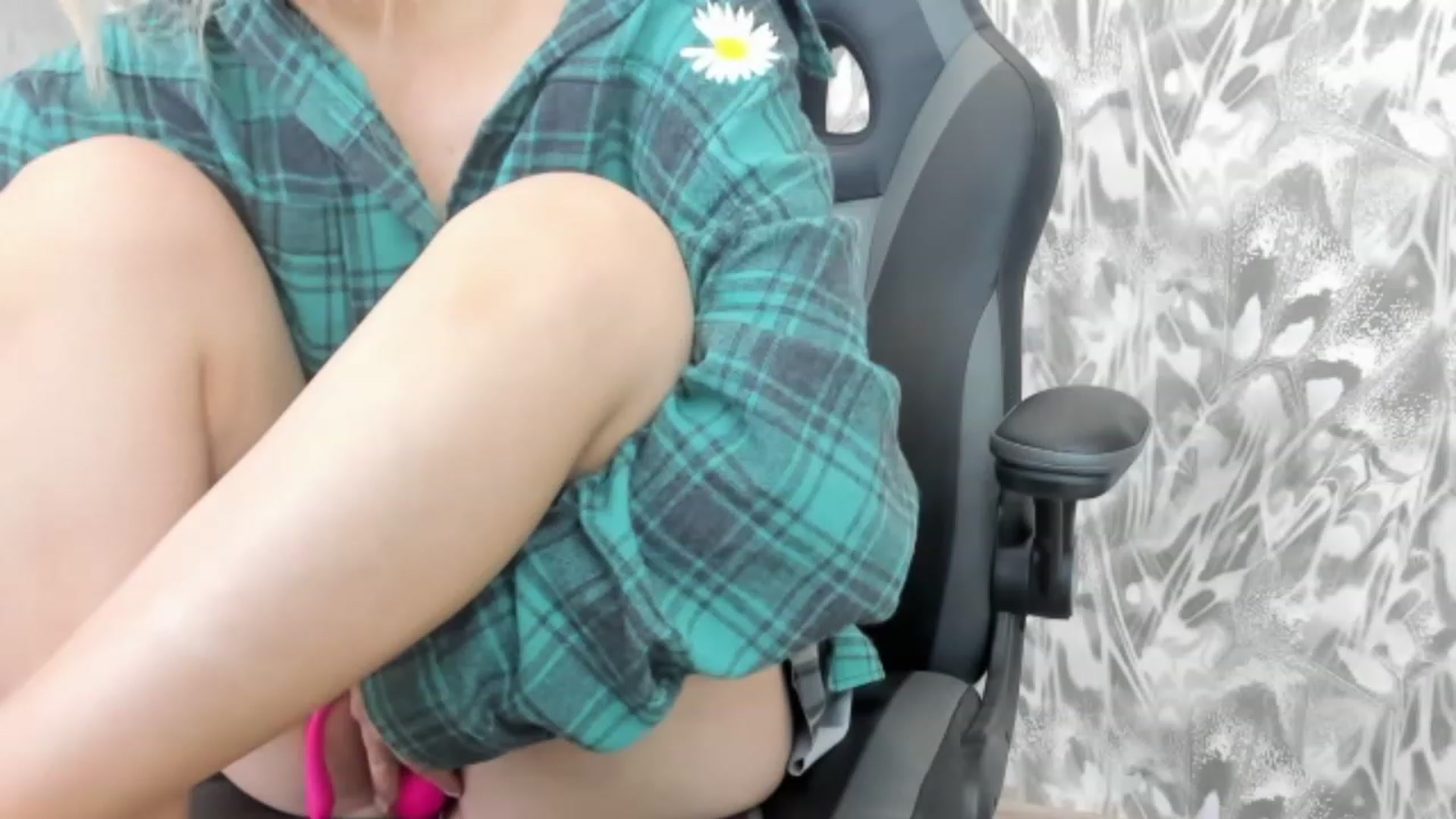 Gallery image thumbnail from Juicy_Cherry6's myfreecams stream on, 04/02/2023, 07:21 image 13 of 20