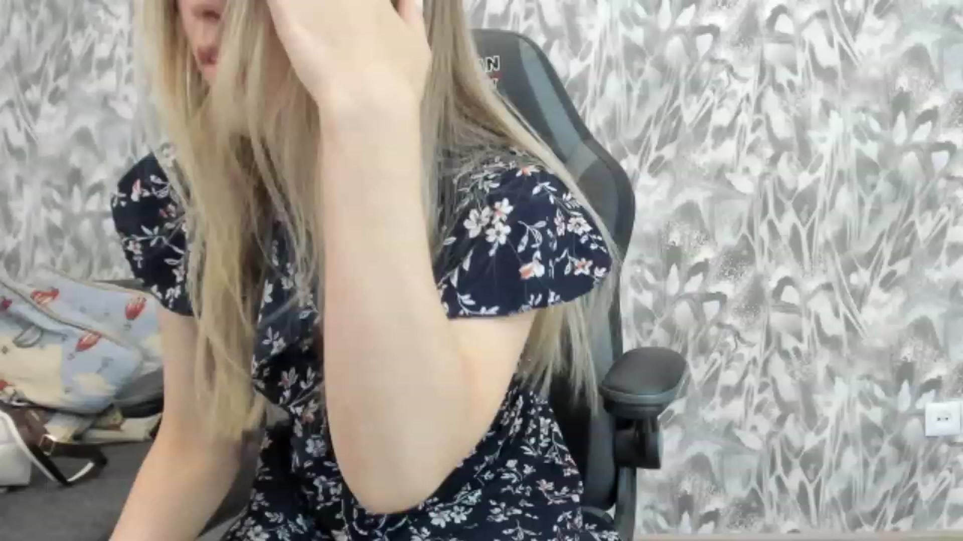 Gallery image thumbnail from Juicy_Cherry6's myfreecams stream on, 04/07/2023, 02:45 image 5 of 20