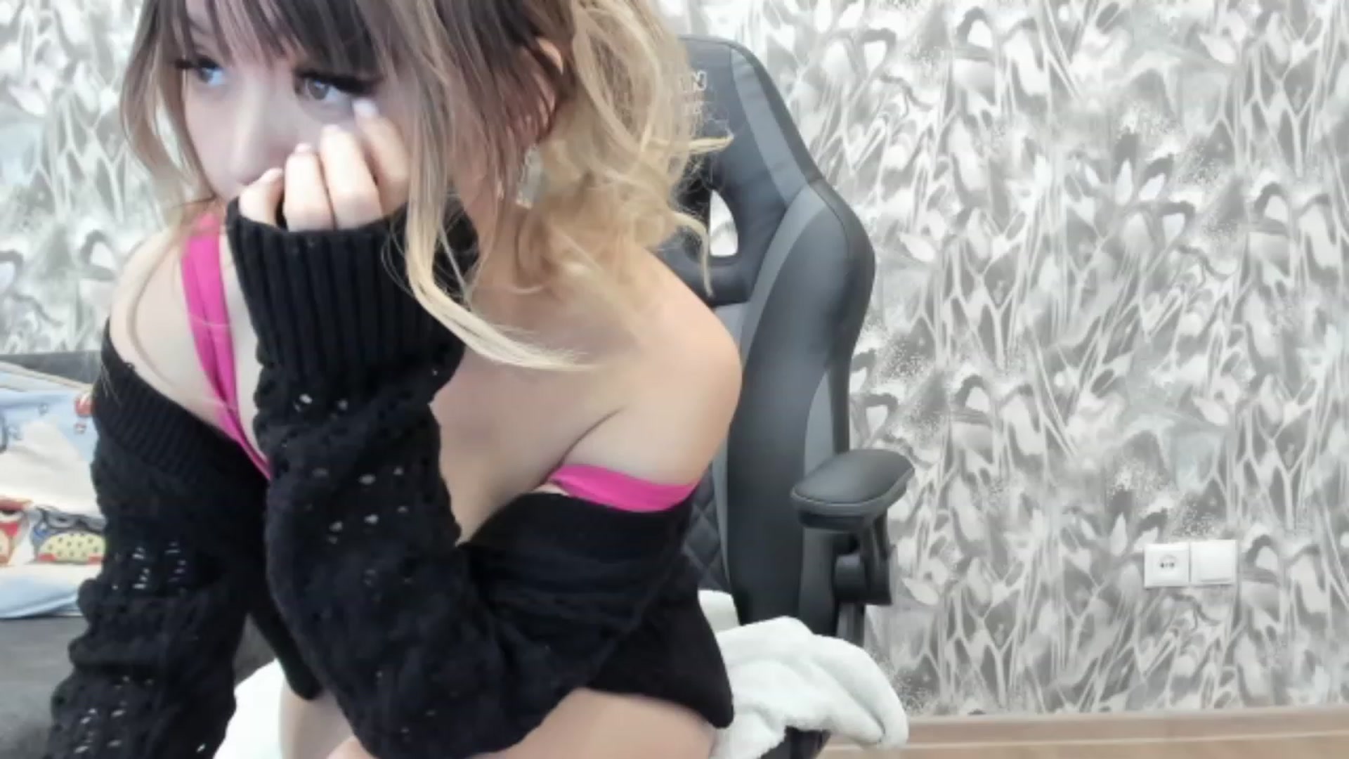 Gallery image thumbnail from Juicy_Cherry6's myfreecams stream on, 04/18/2023, 04:49 image 7 of 20