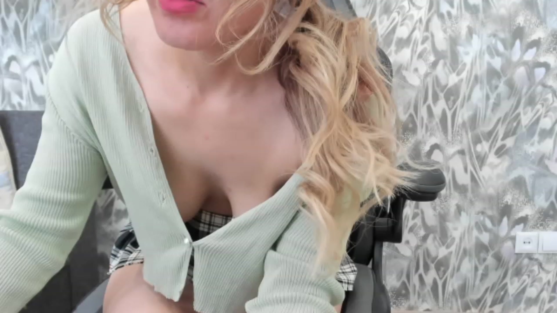 Gallery image thumbnail from Juicy_Cherry6's myfreecams stream on, 06/09/2023, 05:36 image 1 of 20