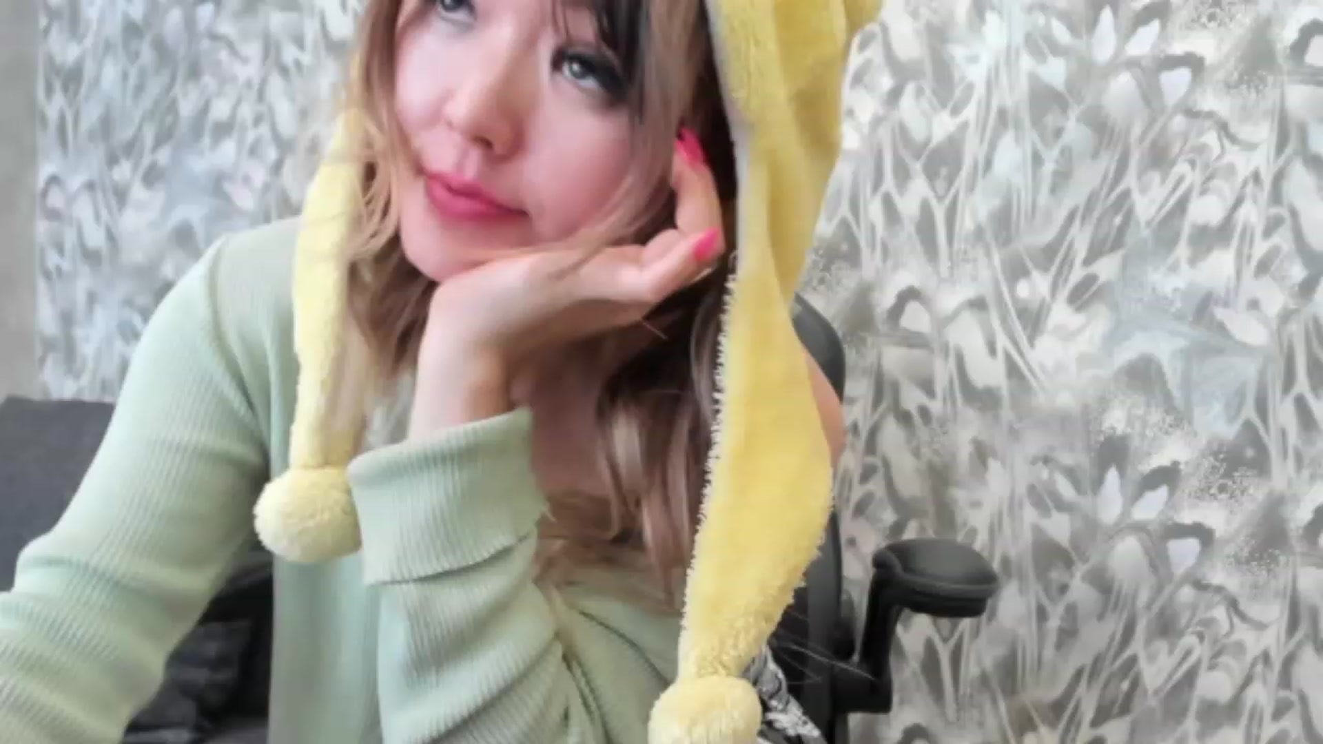 Gallery image thumbnail from Juicy_Cherry6's myfreecams stream on, 06/22/2023, 09:00 image 7 of 20
