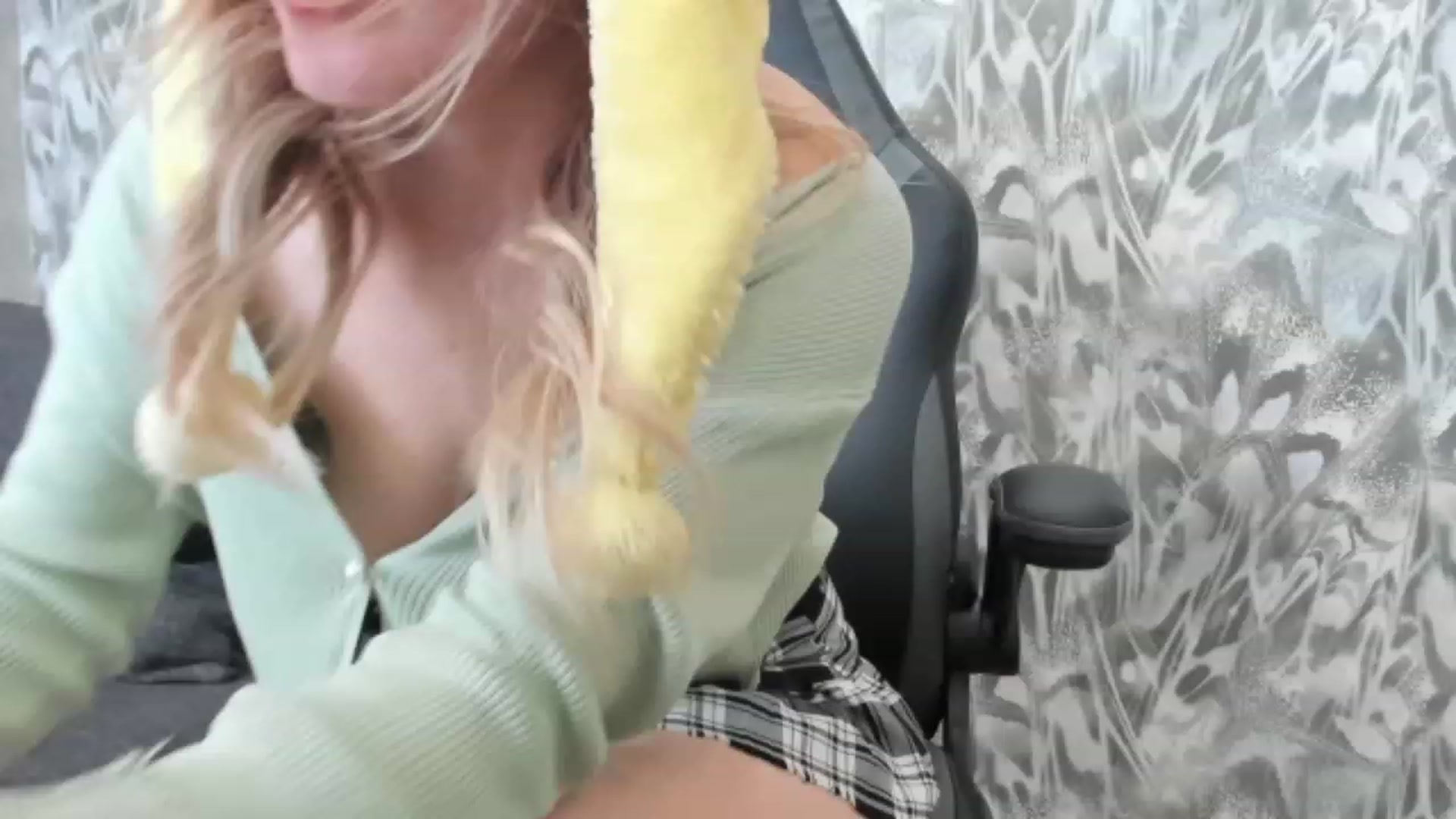 Gallery image thumbnail from Juicy_Cherry6's myfreecams stream on, 06/22/2023, 09:00 image 9 of 20