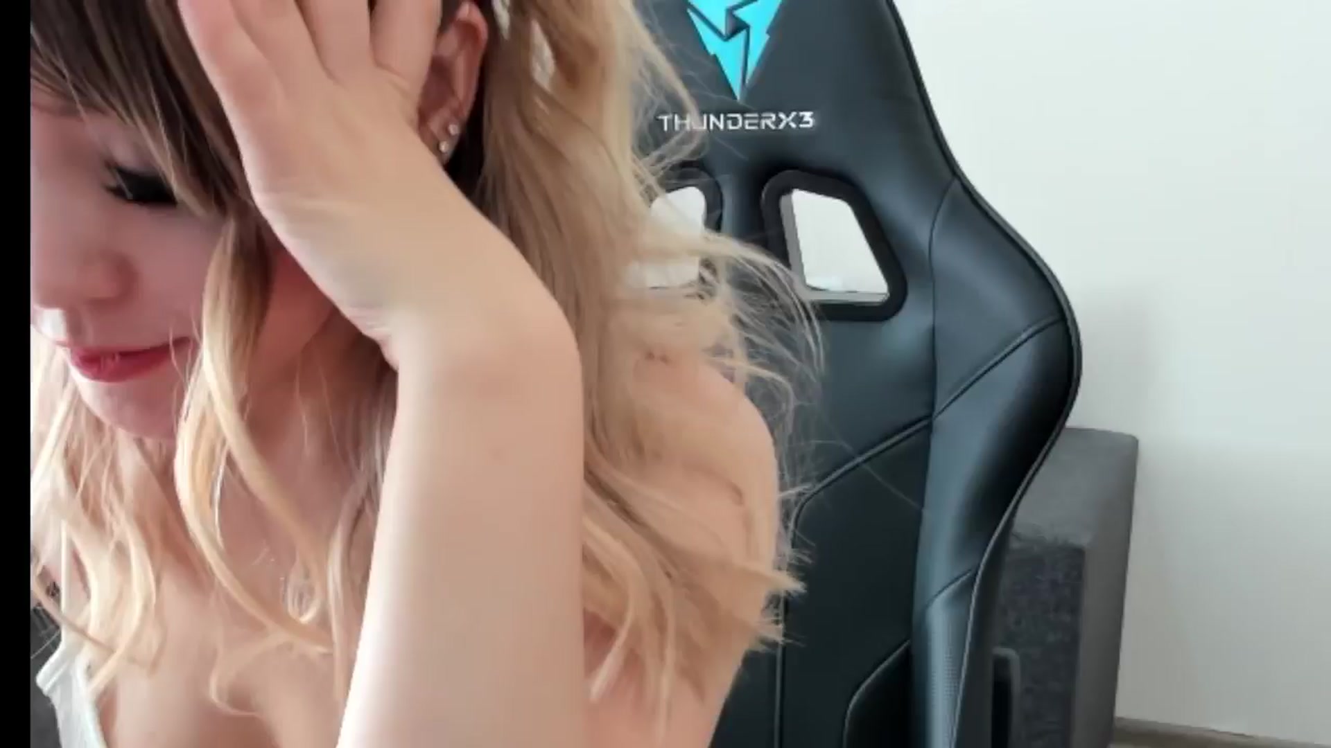 Gallery image thumbnail from Juicy_Cherry6's myfreecams stream on, 06/23/2024, 06:09 image 9 of 20
