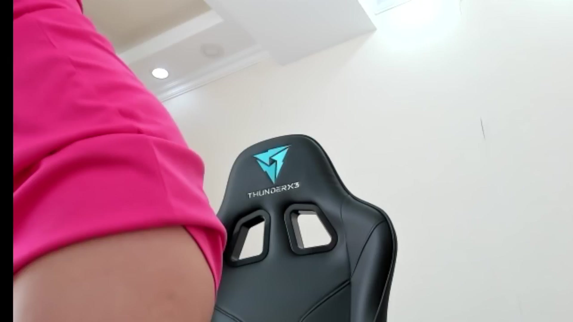 Gallery image thumbnail from Juicy_Cherry6's myfreecams stream on, 06/25/2024, 03:31 image 19 of 20