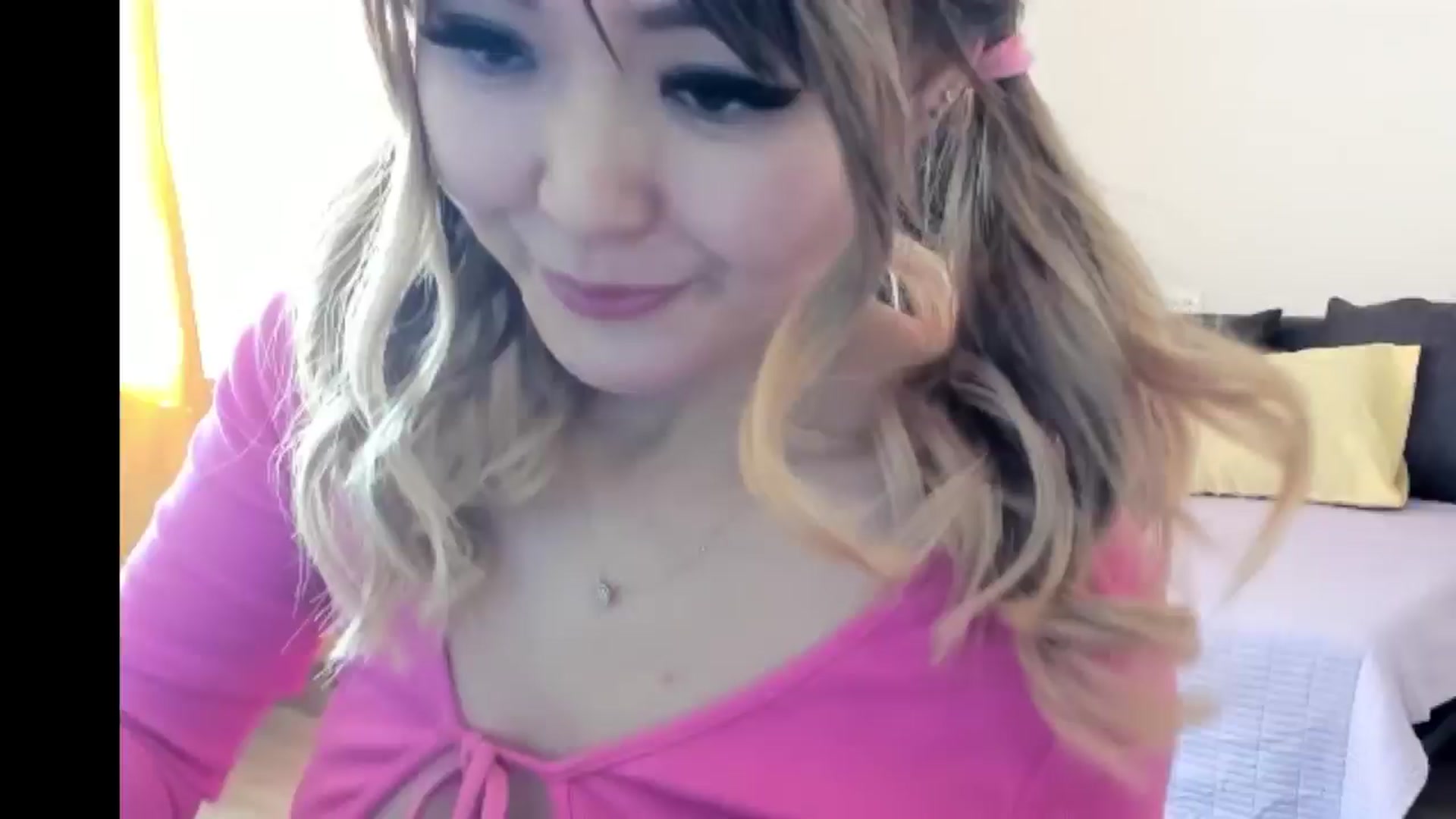 Gallery image thumbnail from Juicy_Cherry6's myfreecams stream on, 07/22/2024, 03:18 image 7 of 20