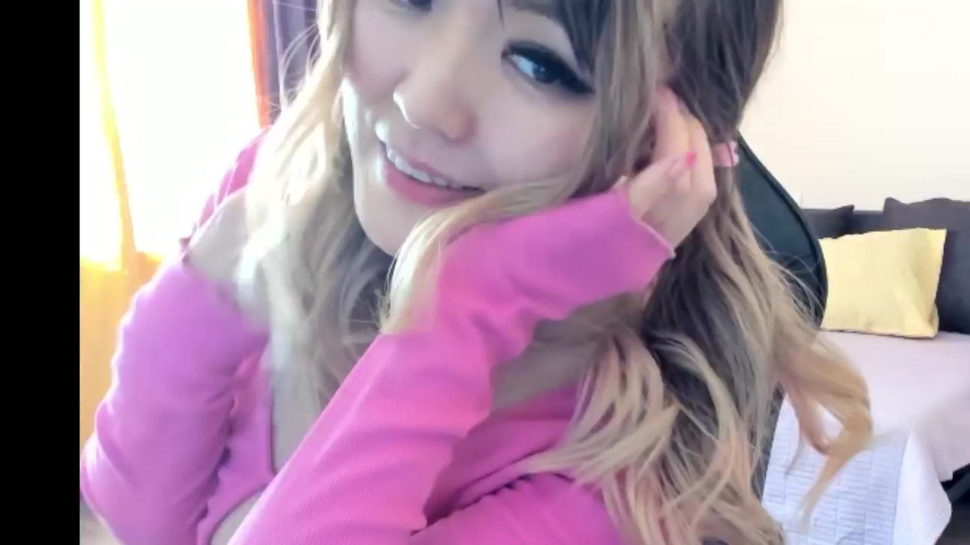 Gallery image thumbnail from Juicy_Cherry6's myfreecams stream on, 07/22/2024, 03:18 image 6 of 20