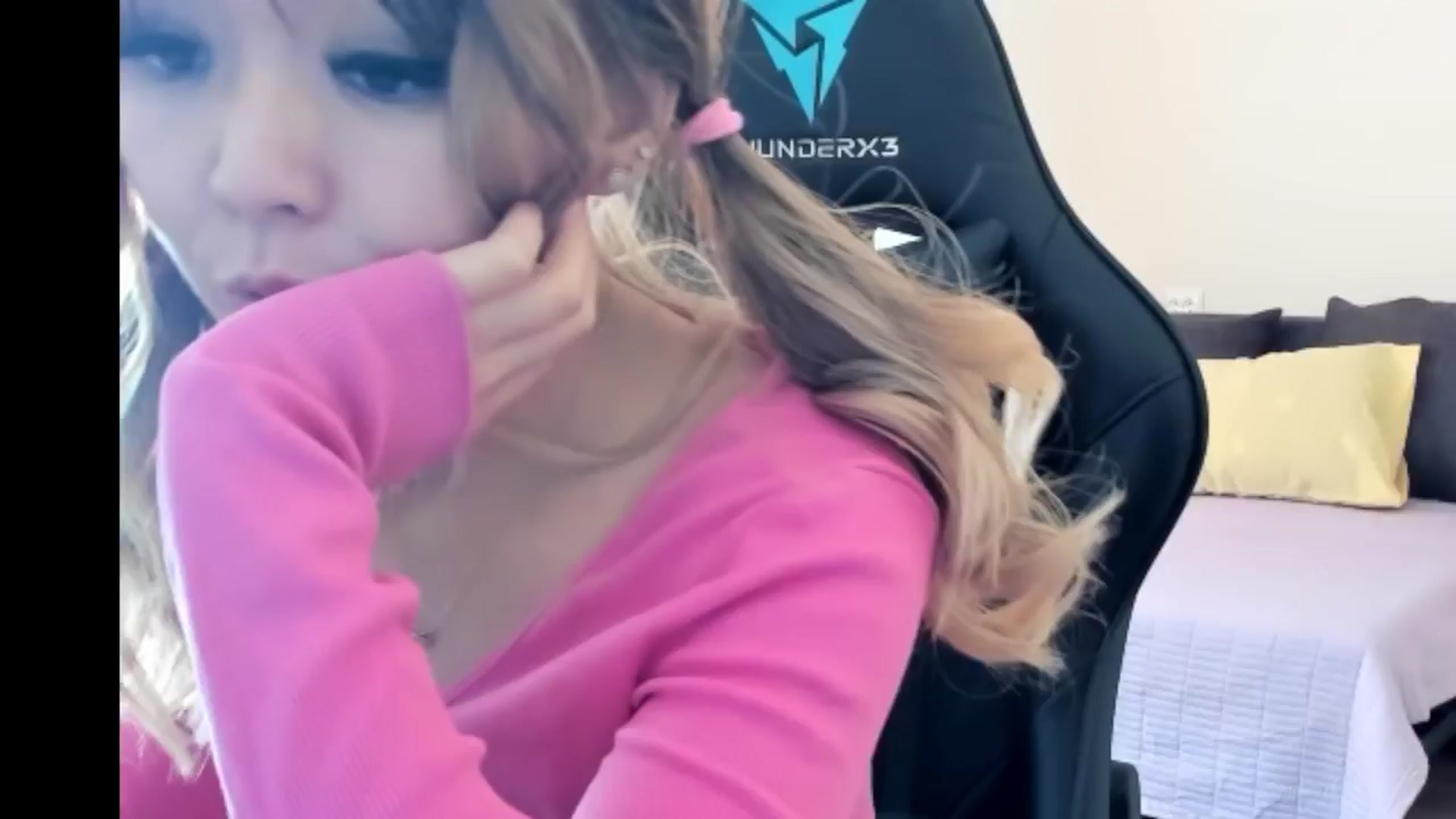 Gallery image thumbnail from Juicy_Cherry6's myfreecams stream on, 07/22/2024, 03:18 image 8 of 20
