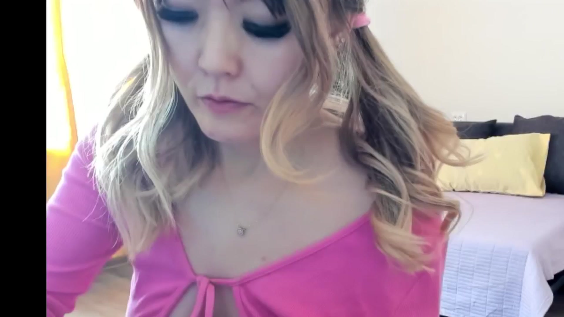Gallery image thumbnail from Juicy_Cherry6's myfreecams stream on, 07/22/2024, 03:18 image 13 of 20