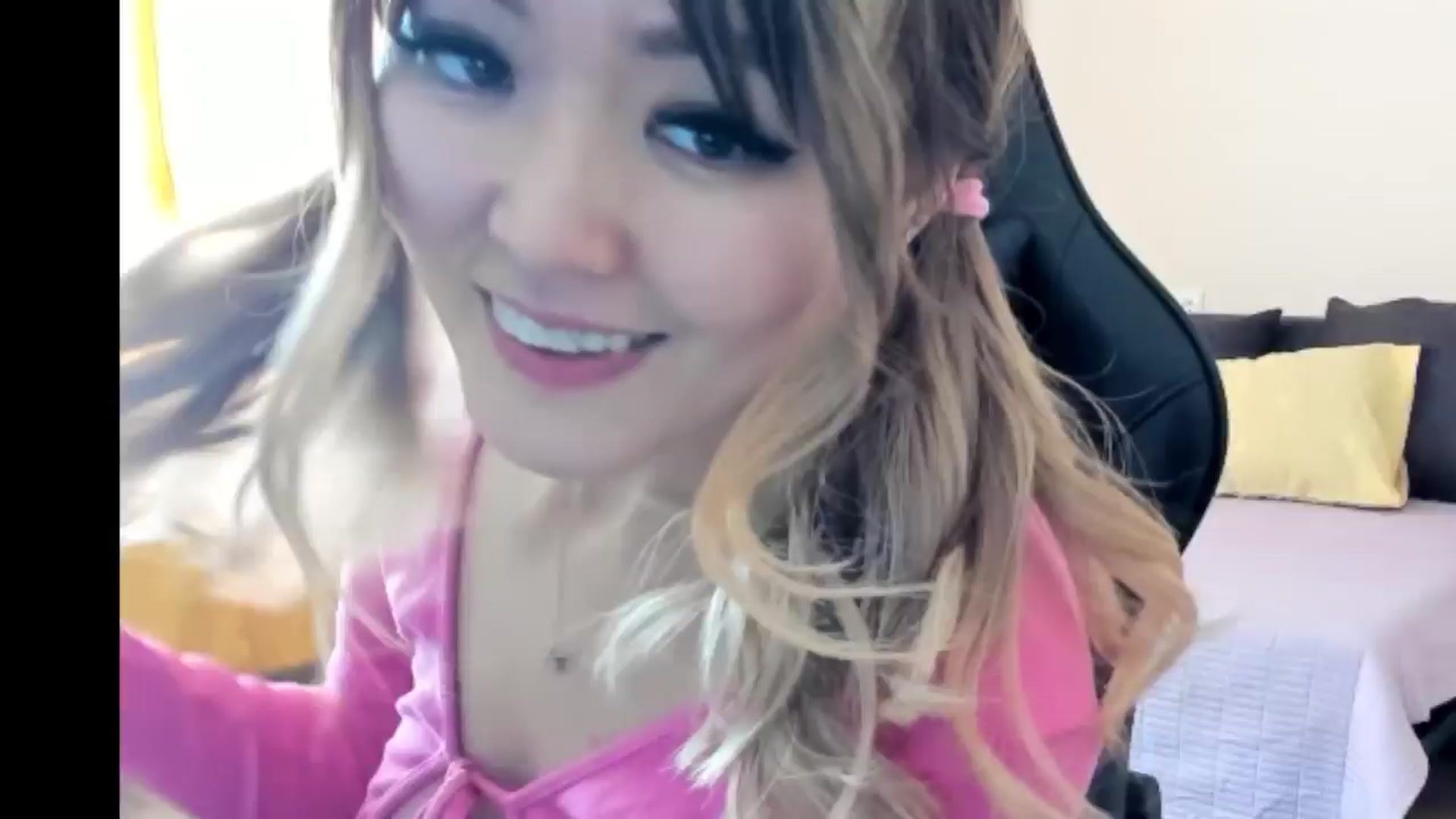 Gallery image thumbnail from Juicy_Cherry6's myfreecams stream on, 07/22/2024, 03:18 image 5 of 20