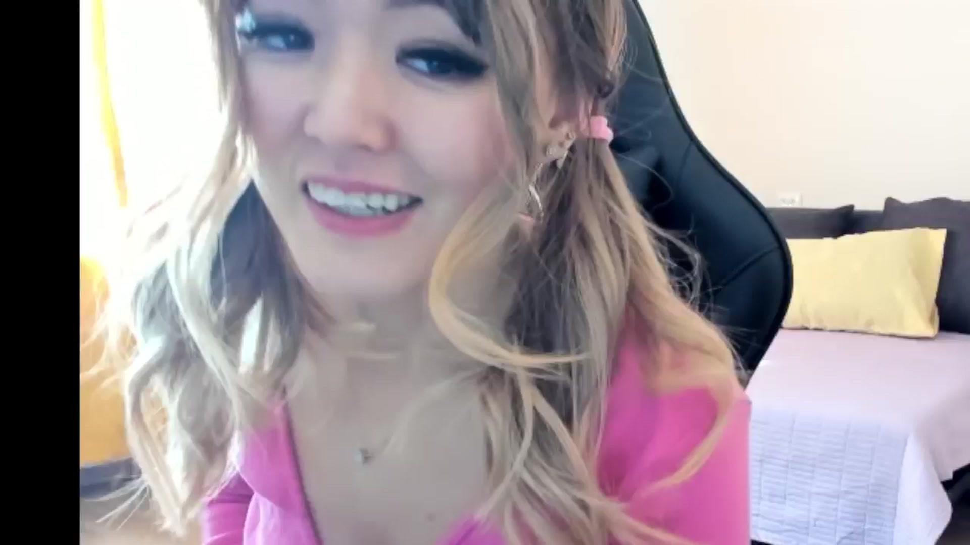 Gallery image thumbnail from Juicy_Cherry6's myfreecams stream on, 07/22/2024, 03:18 image 4 of 20