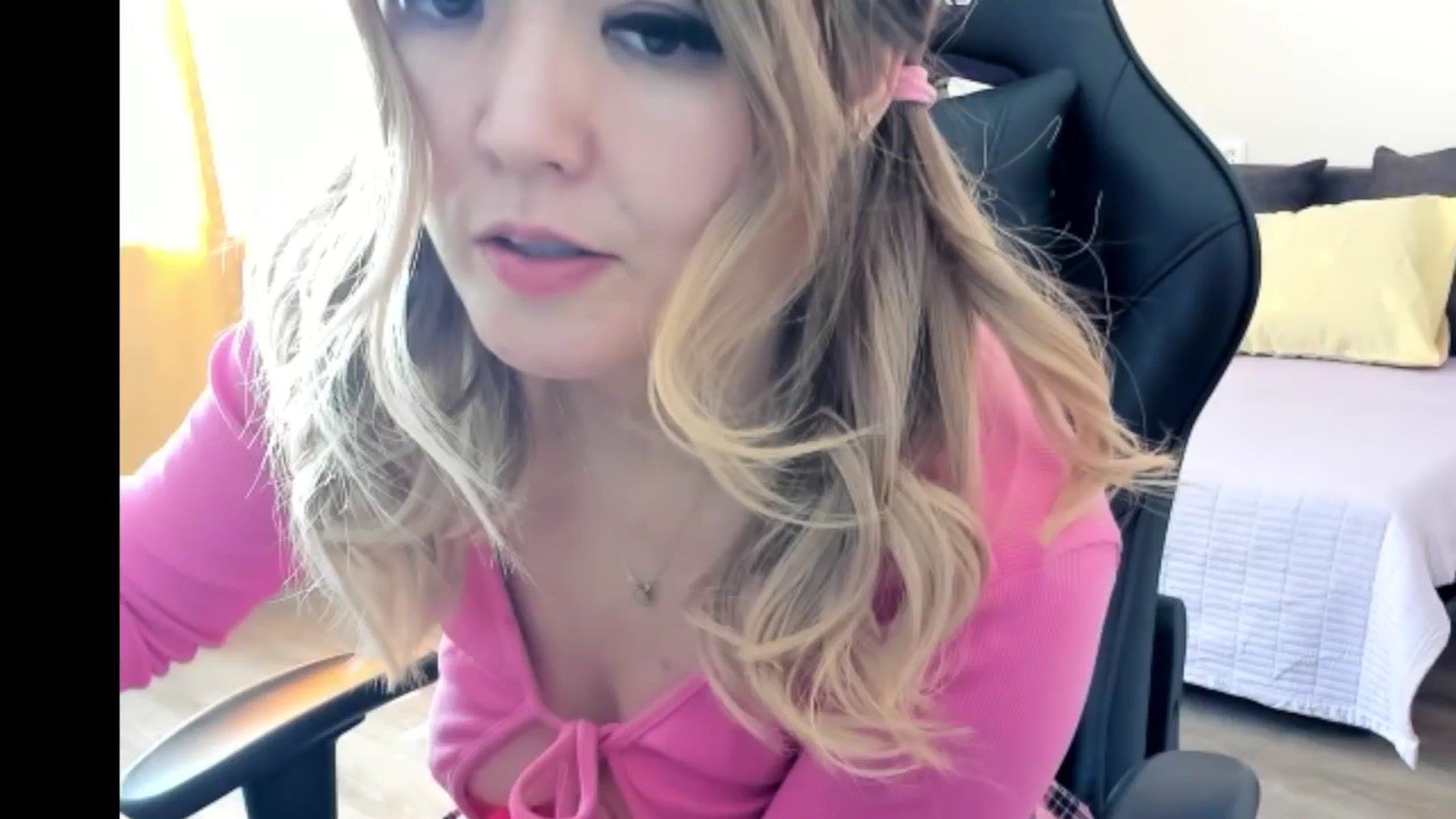 Gallery image thumbnail from Juicy_Cherry6's myfreecams stream on, 07/22/2024, 04:03 image 9 of 20