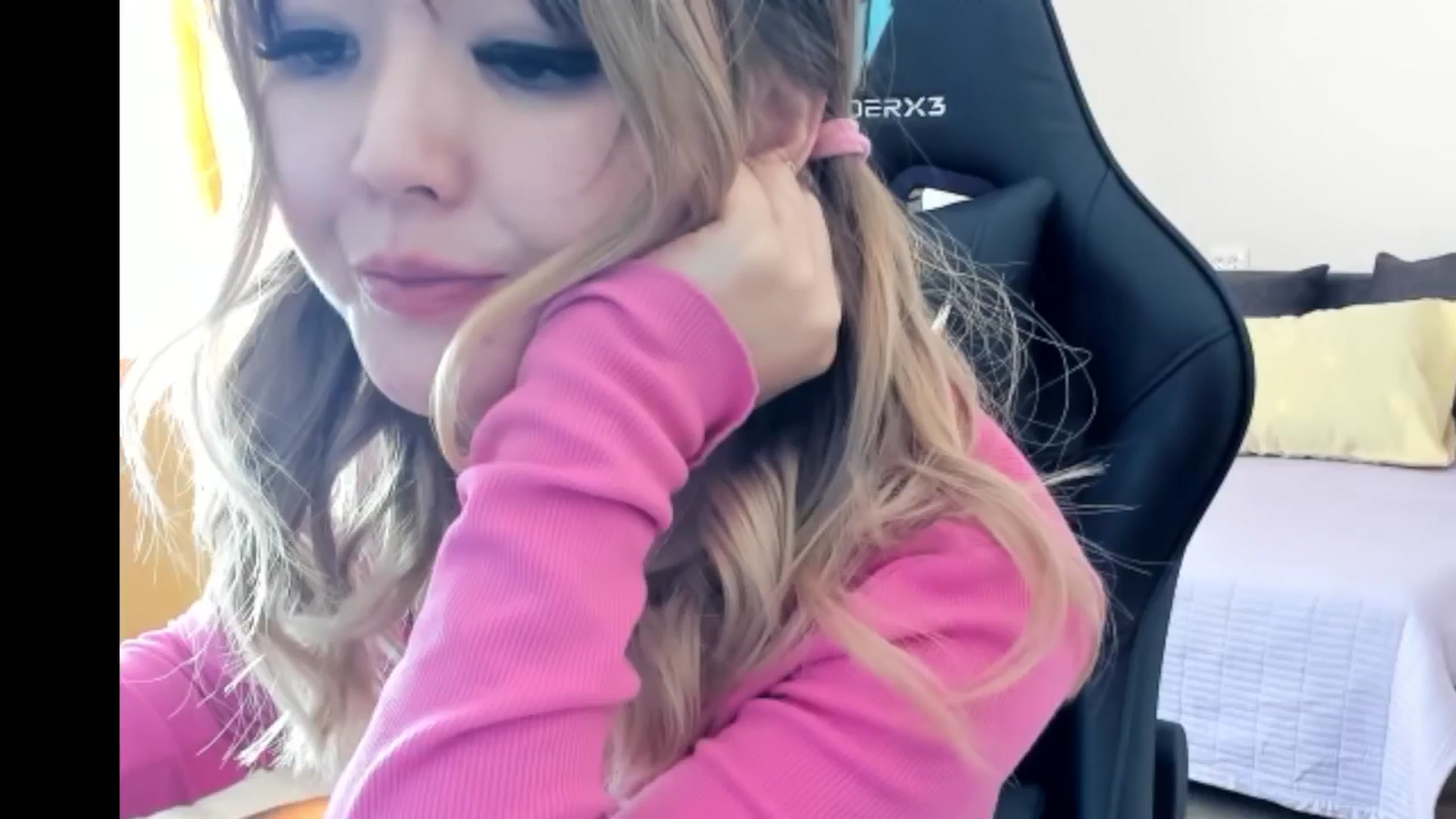 Gallery image thumbnail from Juicy_Cherry6's myfreecams stream on, 07/22/2024, 05:13 image 5 of 20