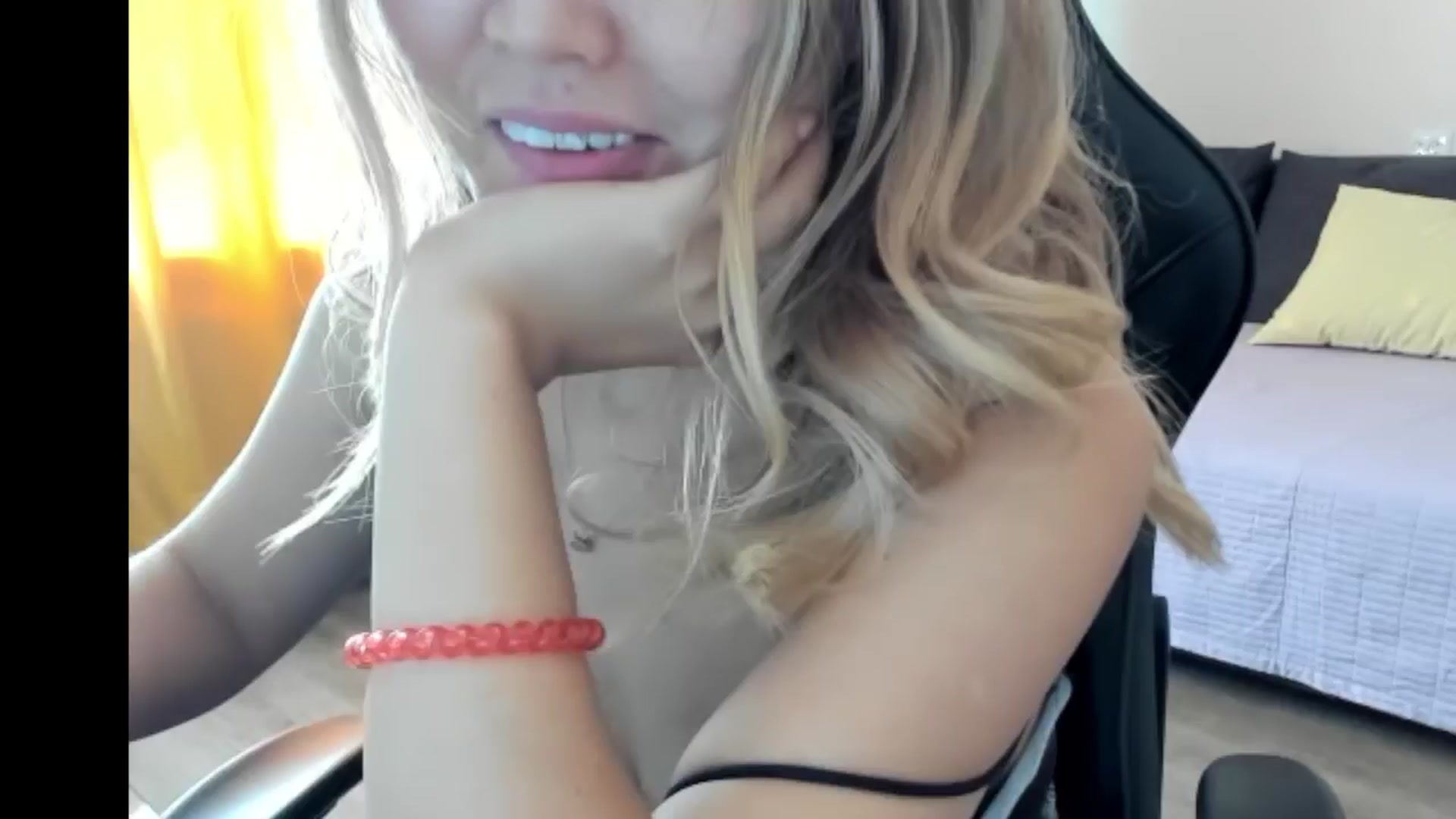 Gallery image thumbnail from Juicy_Cherry6's myfreecams stream on, 08/01/2024, 07:40 image 15 of 20