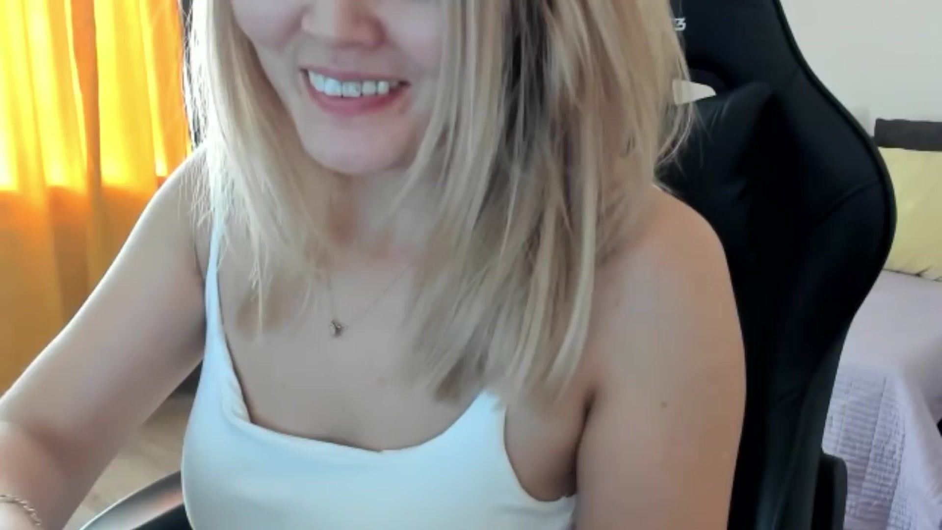 Gallery image thumbnail from Juicy_Cherry6's myfreecams stream on, 10/05/2024, 07:55 image 18 of 20