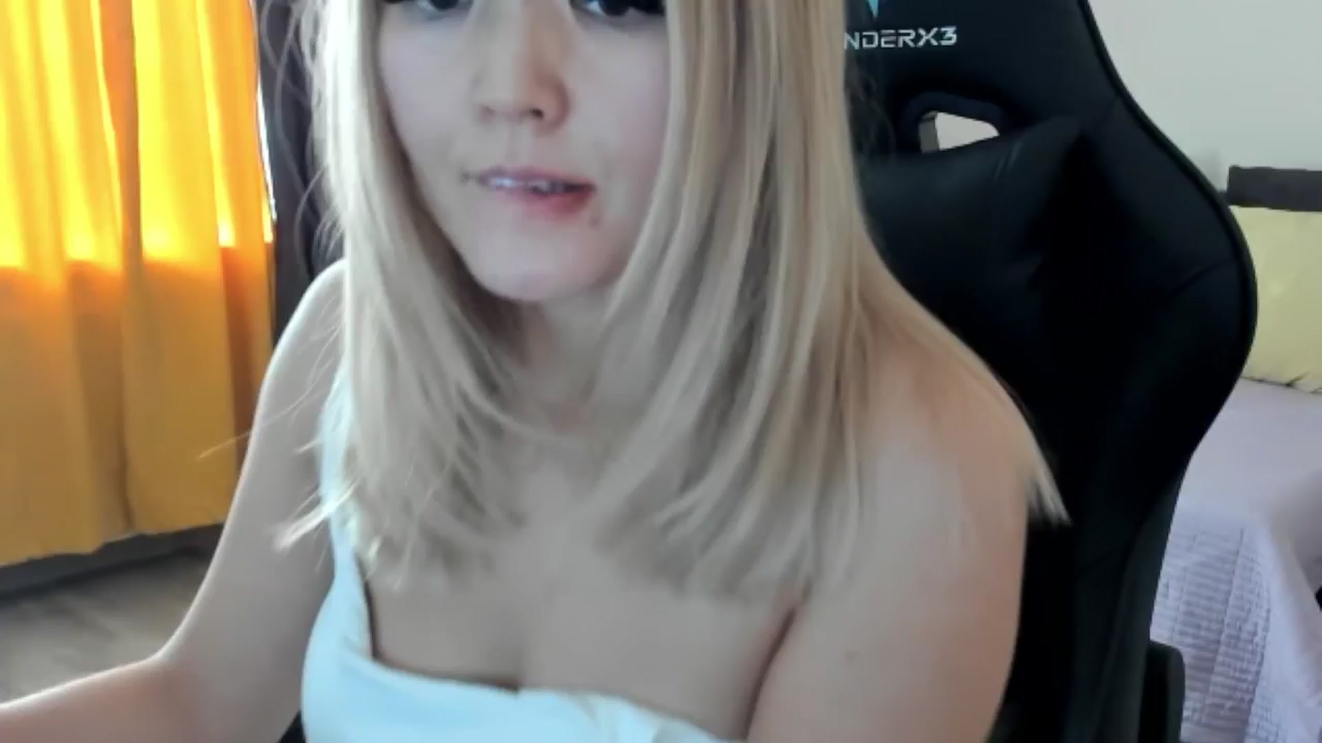 Gallery image thumbnail from Juicy_Cherry6's myfreecams stream on, 10/05/2024, 08:50 image 3 of 20