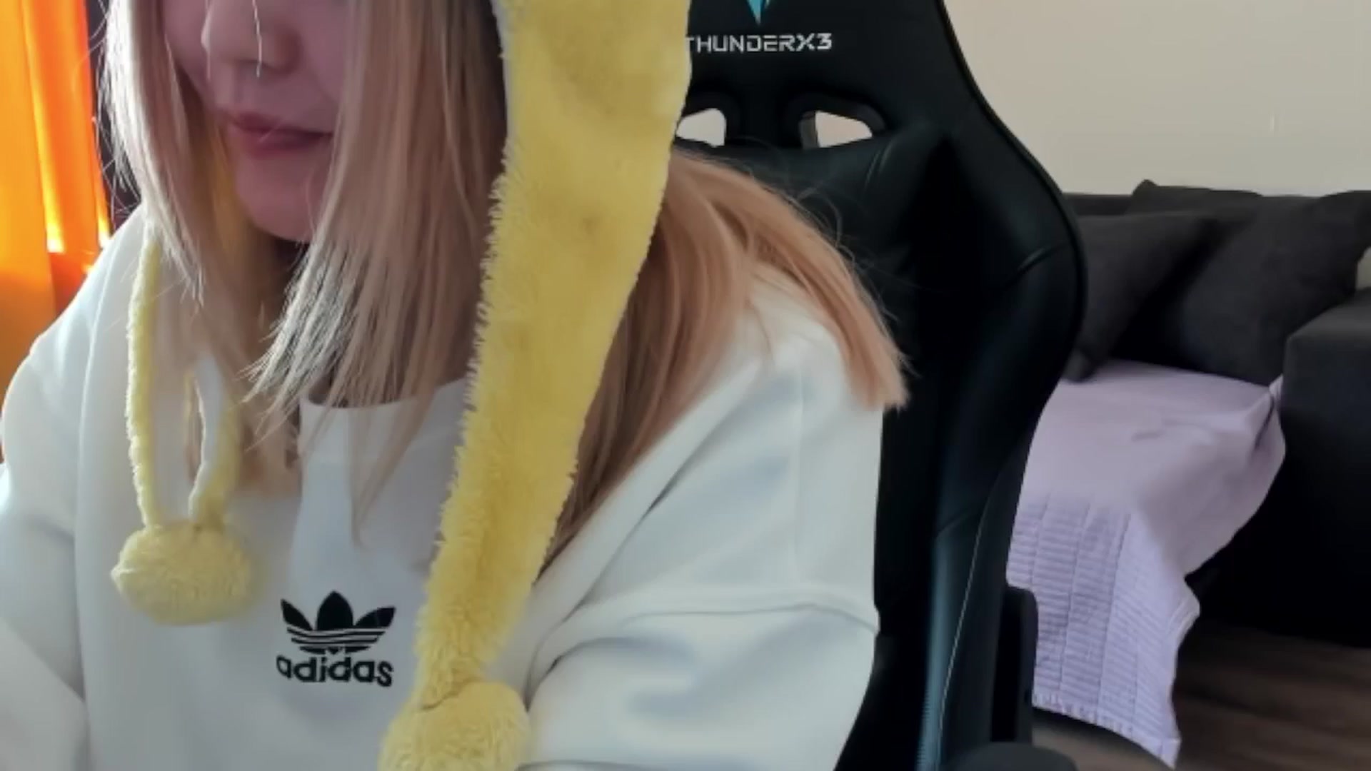 Gallery image thumbnail from Juicy_Cherry6's myfreecams stream on, 10/07/2024, 04:19 image 14 of 20