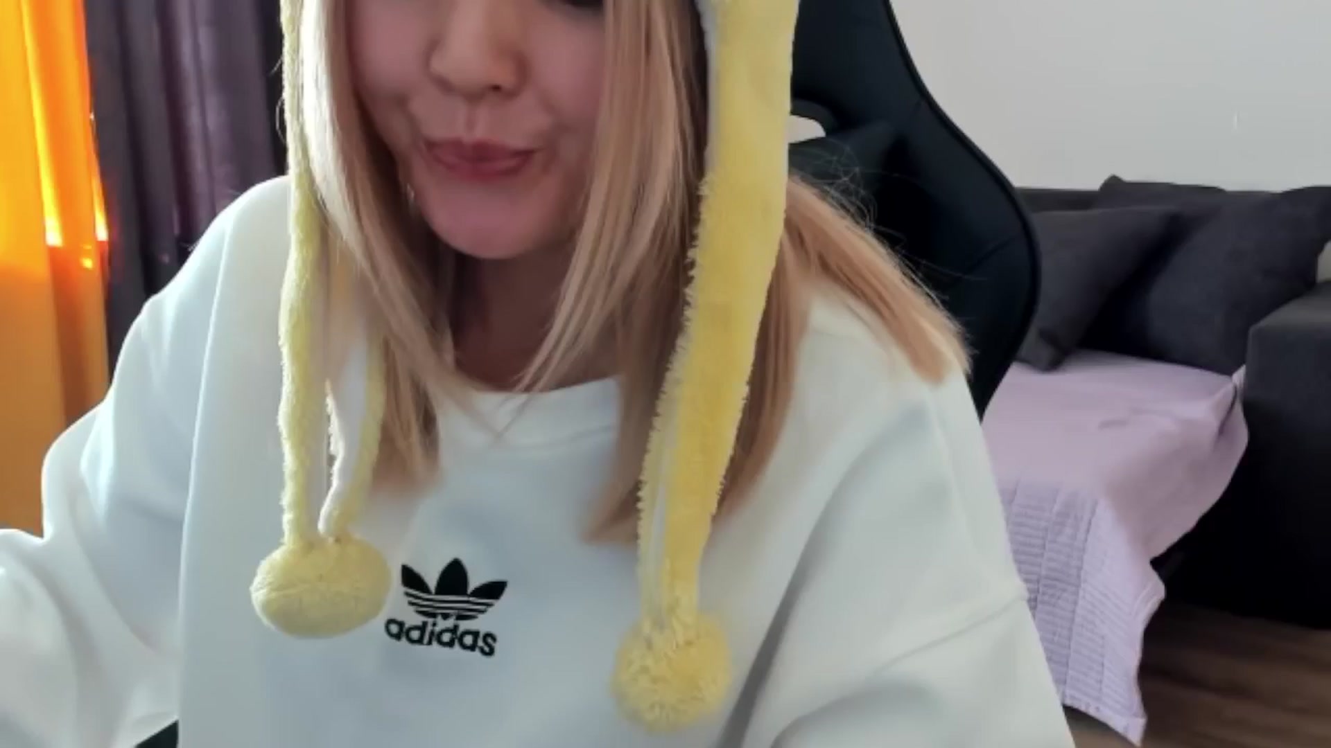 Gallery image thumbnail from Juicy_Cherry6's myfreecams stream on, 10/07/2024, 04:19 image 12 of 20