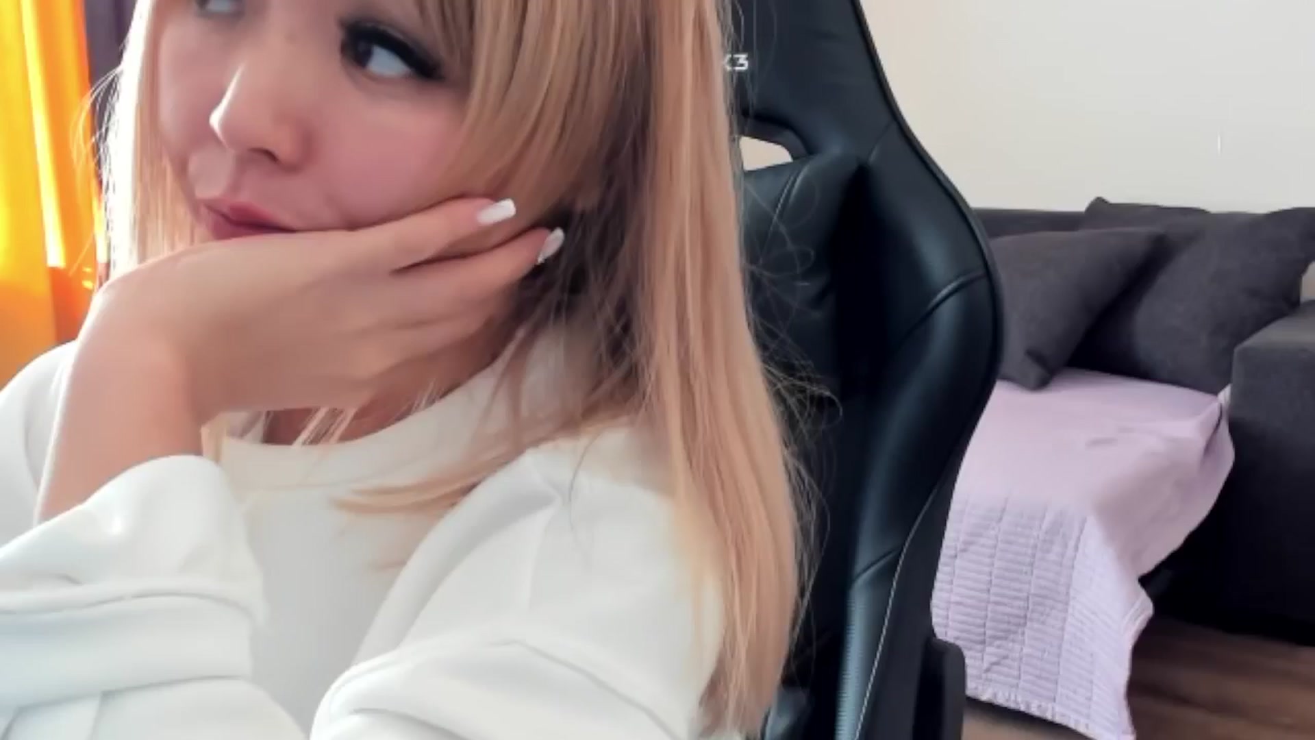 Gallery image thumbnail from Juicy_Cherry6's myfreecams stream on, 10/07/2024, 04:19 image 6 of 20