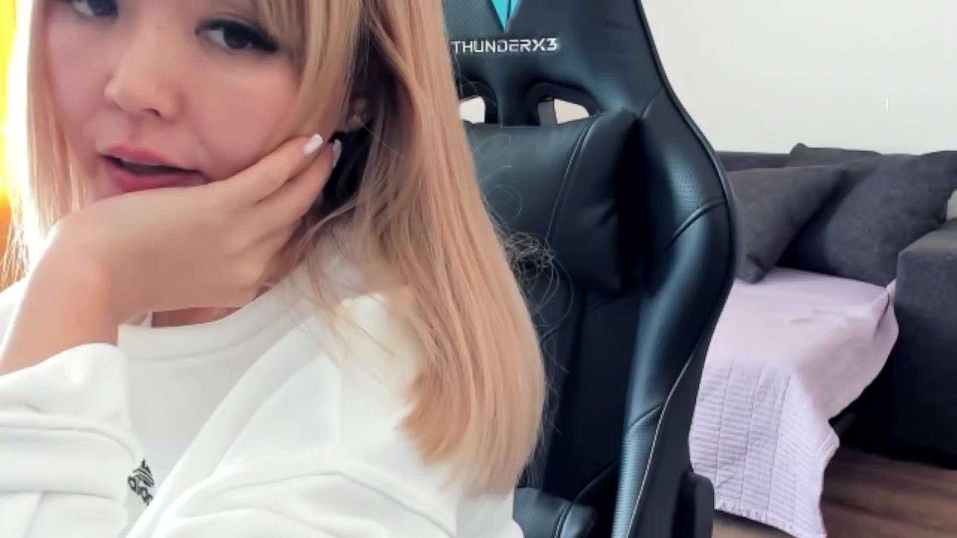 Gallery image thumbnail from Juicy_Cherry6's myfreecams stream on, 10/07/2024, 04:19 image 2 of 20