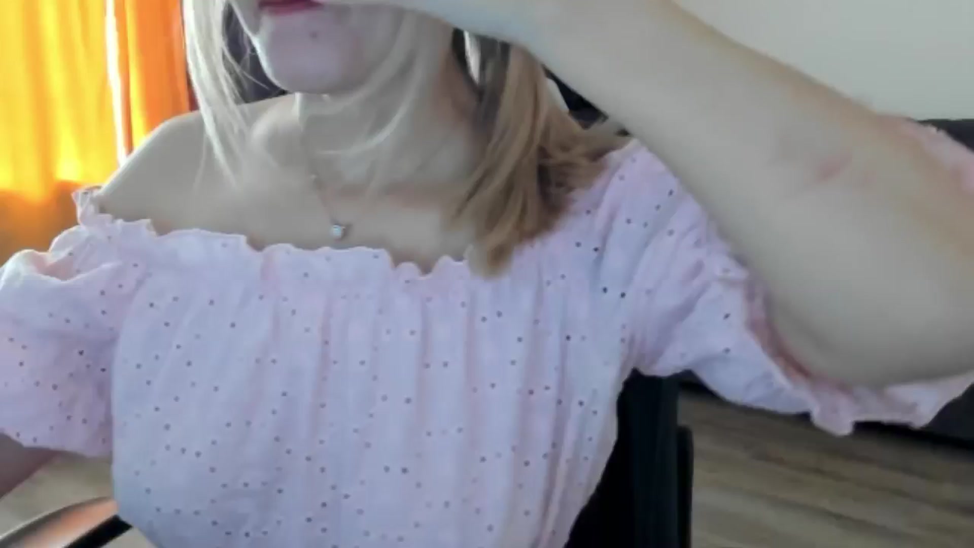 Gallery image thumbnail from Juicy_Cherry6's myfreecams stream on, 12/02/2024, 04:08 image 17 of 20