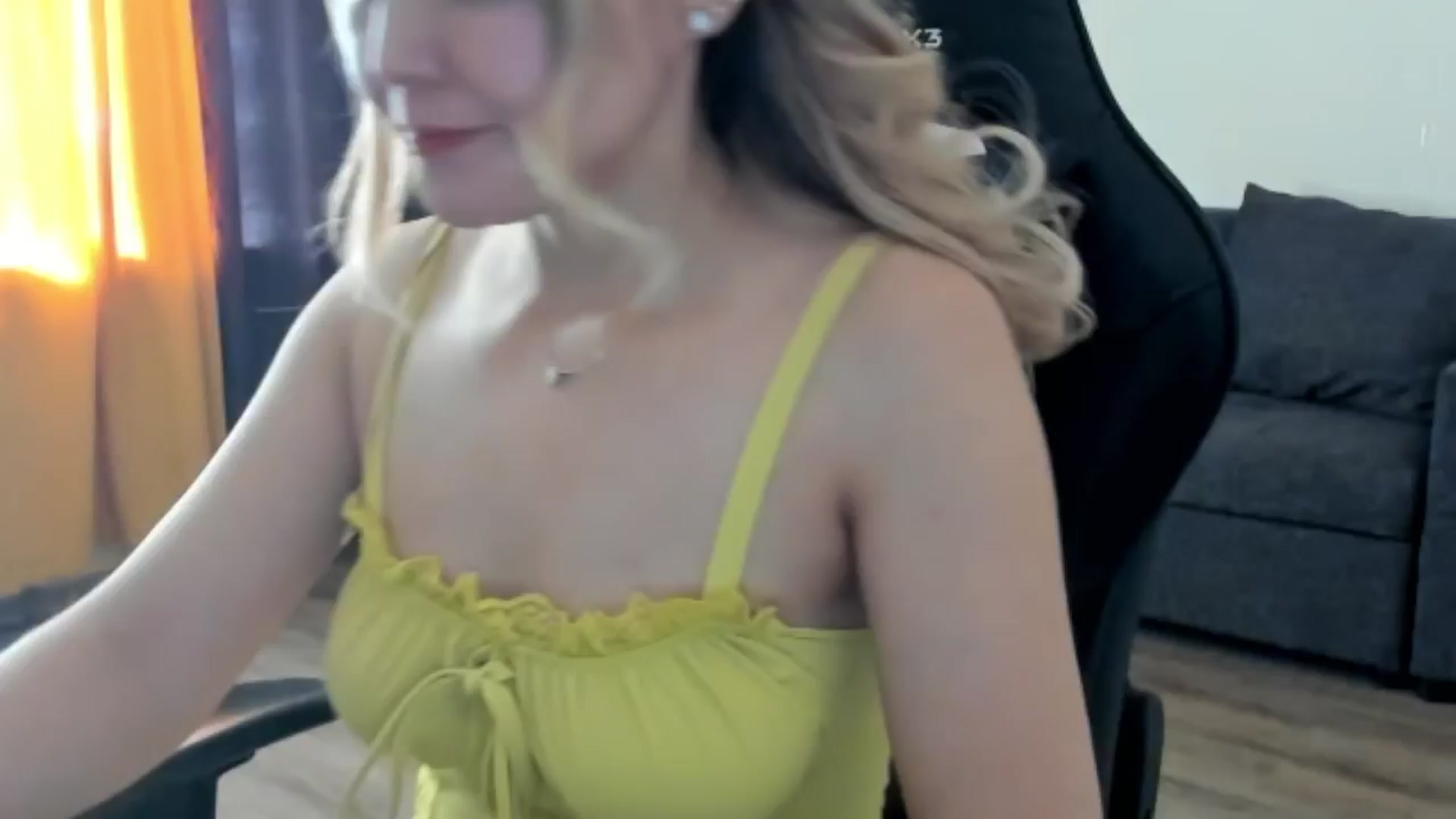 Gallery image thumbnail from Juicy_Cherry6's myfreecams stream on, 12/05/2024, 06:45 image 3 of 20