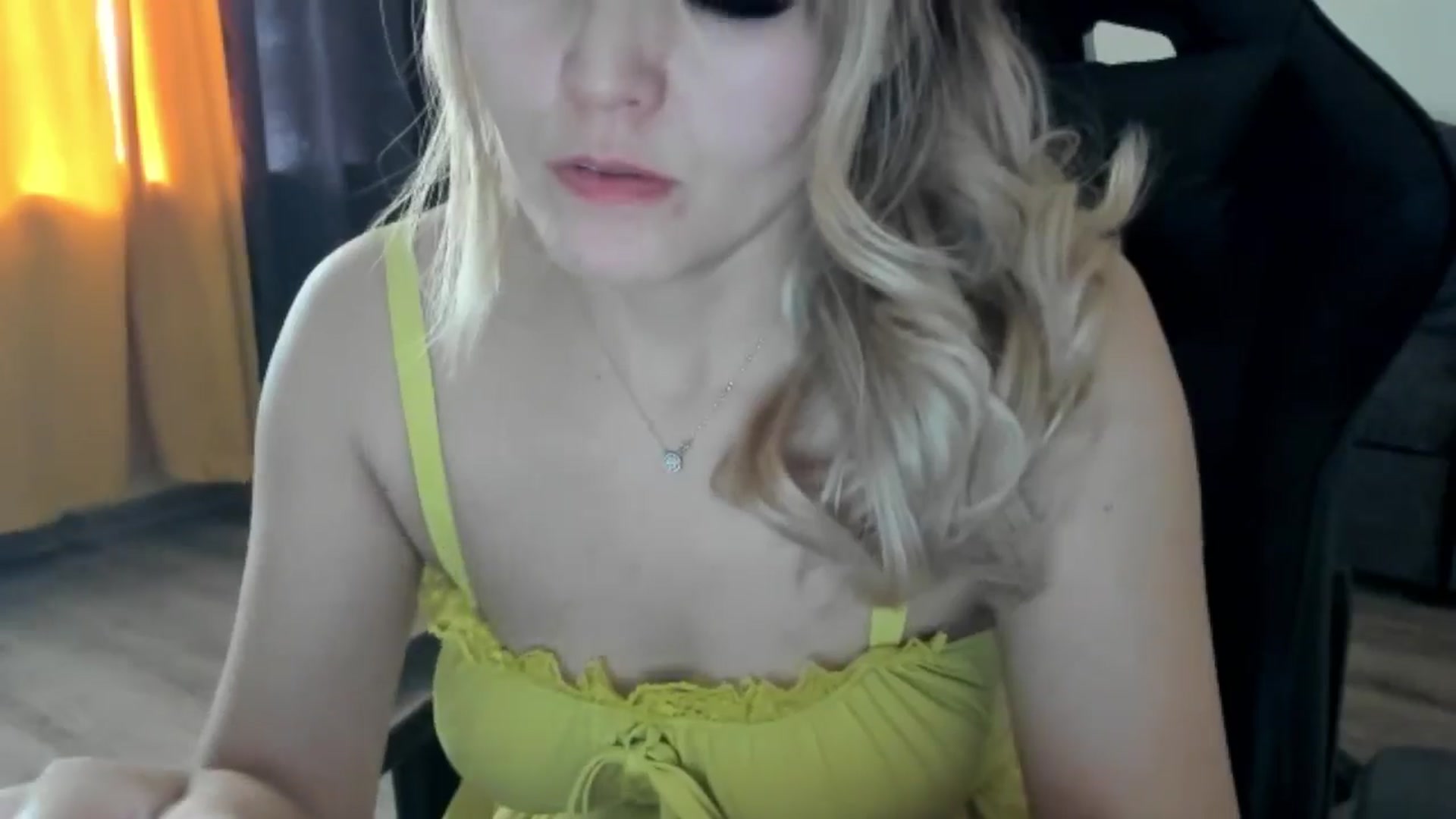 Gallery image thumbnail from Juicy_Cherry6's myfreecams stream on, 12/05/2024, 08:41 image 11 of 20