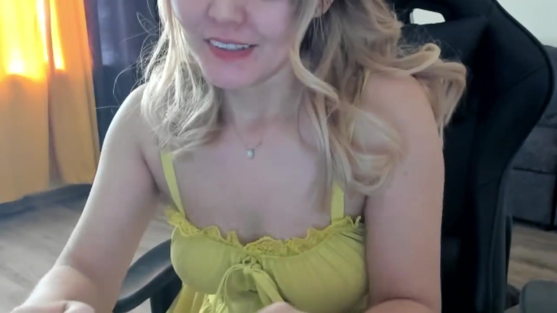 Gallery image thumbnail from Juicy_Cherry6's myfreecams stream on, 12/05/2024, 08:41 image 4 of 20