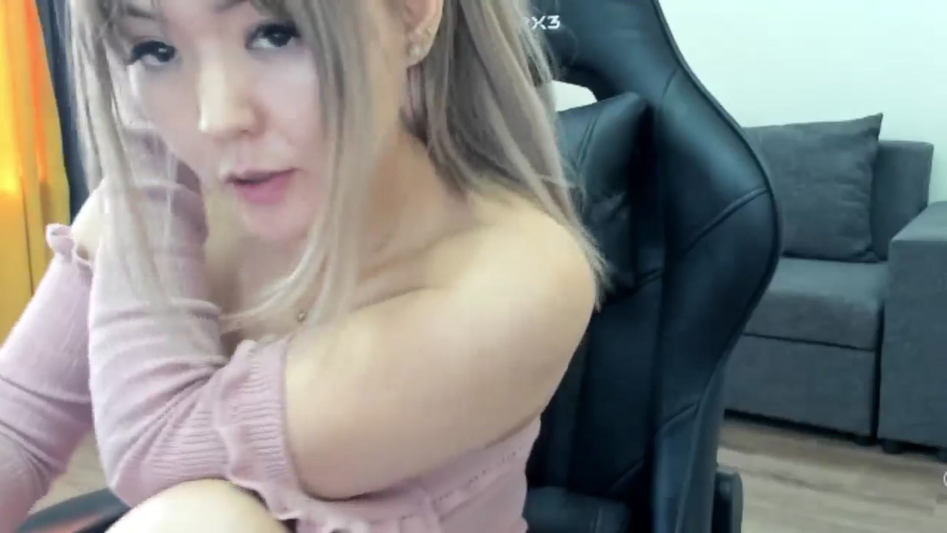 Gallery image thumbnail from Juicy_Cherry6's myfreecams stream on, 01/20/2025, 05:05 image 14 of 20