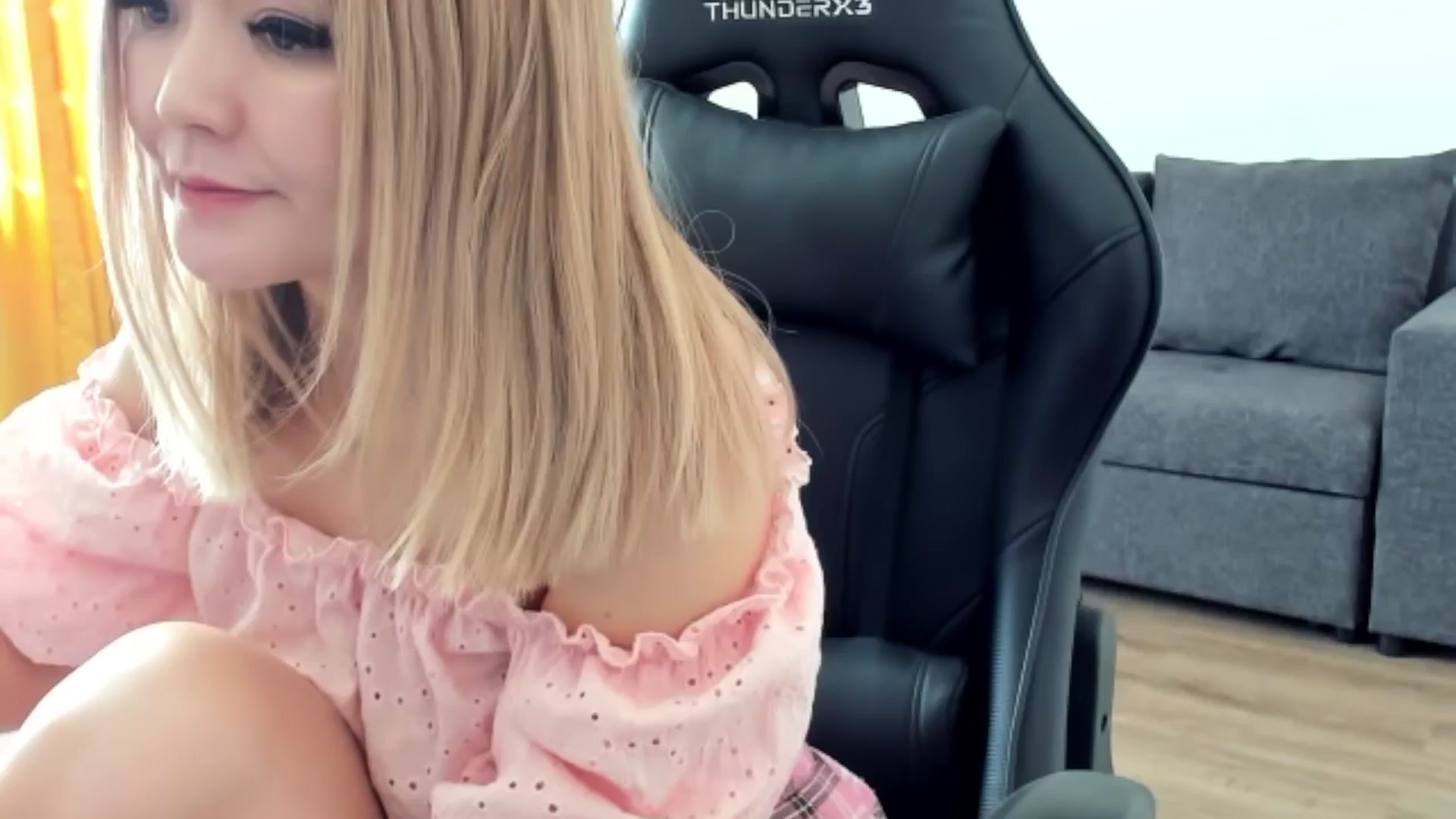 Gallery image thumbnail from Juicy_Cherry6's myfreecams stream on, 02/24/2025, 06:09 image 2 of 20