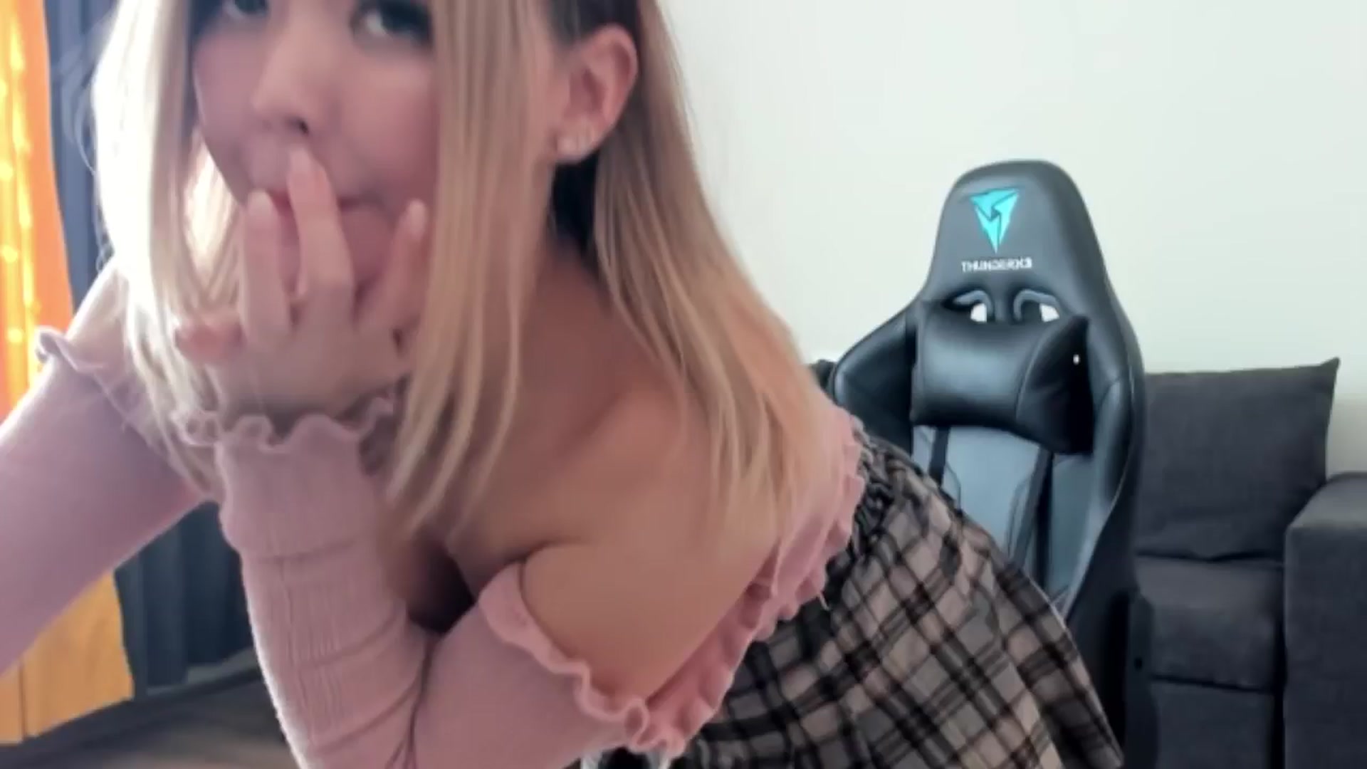 Gallery image thumbnail from Juicy_Cherry6's myfreecams stream on, 03/05/2025, 08:22 image 7 of 20