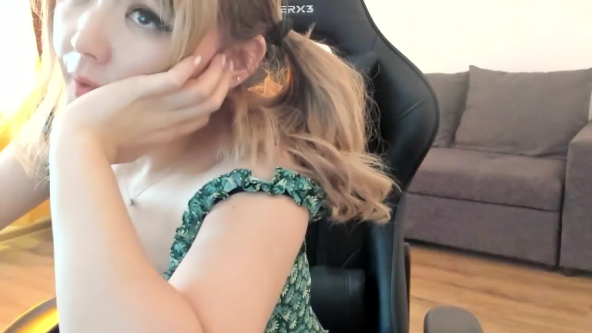 Gallery image thumbnail from Juicy_Cherry6's myfreecams stream on, 03/12/2025, 06:01 image 7 of 20
