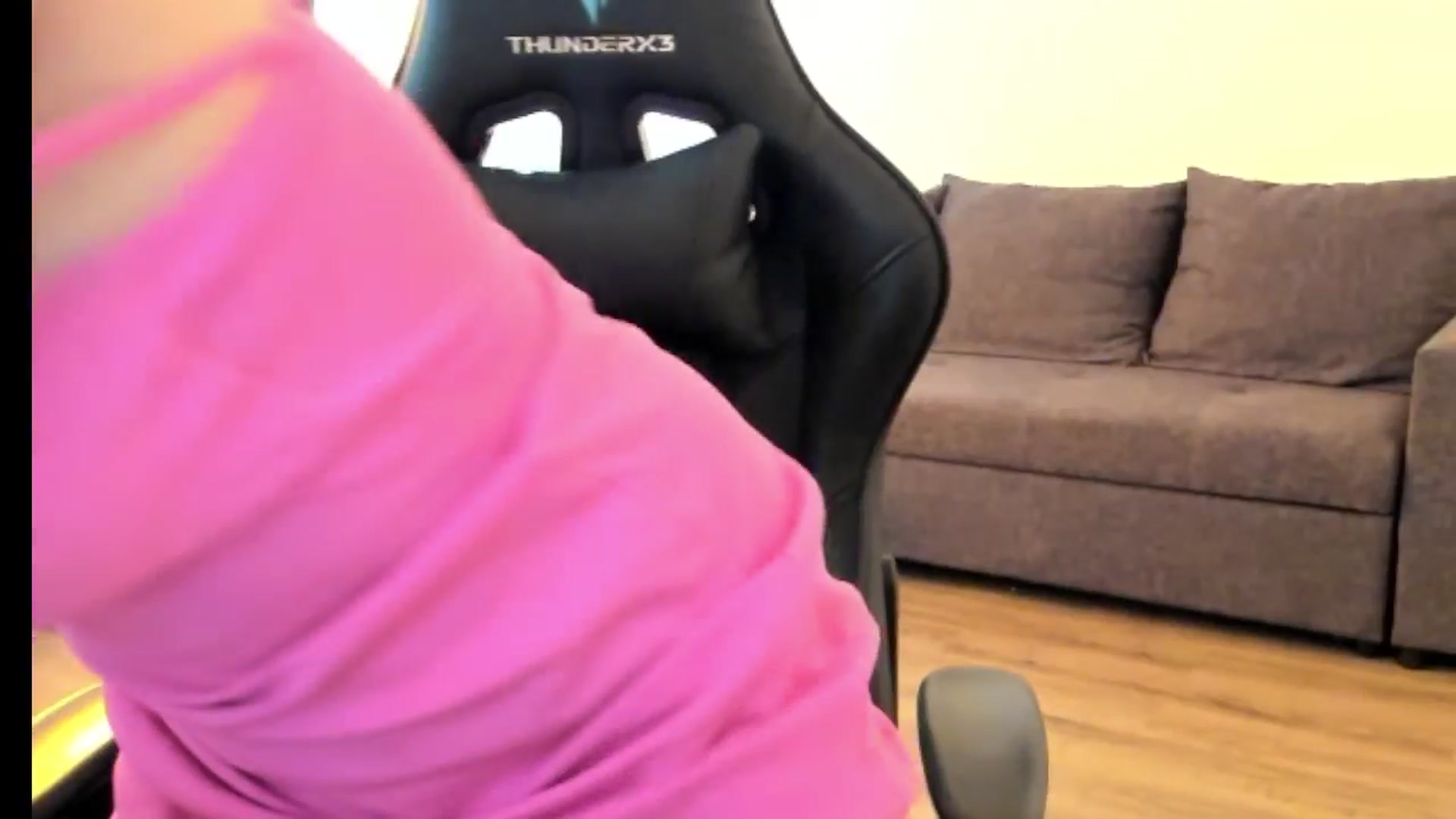 Gallery image thumbnail from Juicy_Cherry6's myfreecams stream on, 03/13/2025, 06:48 image 16 of 20