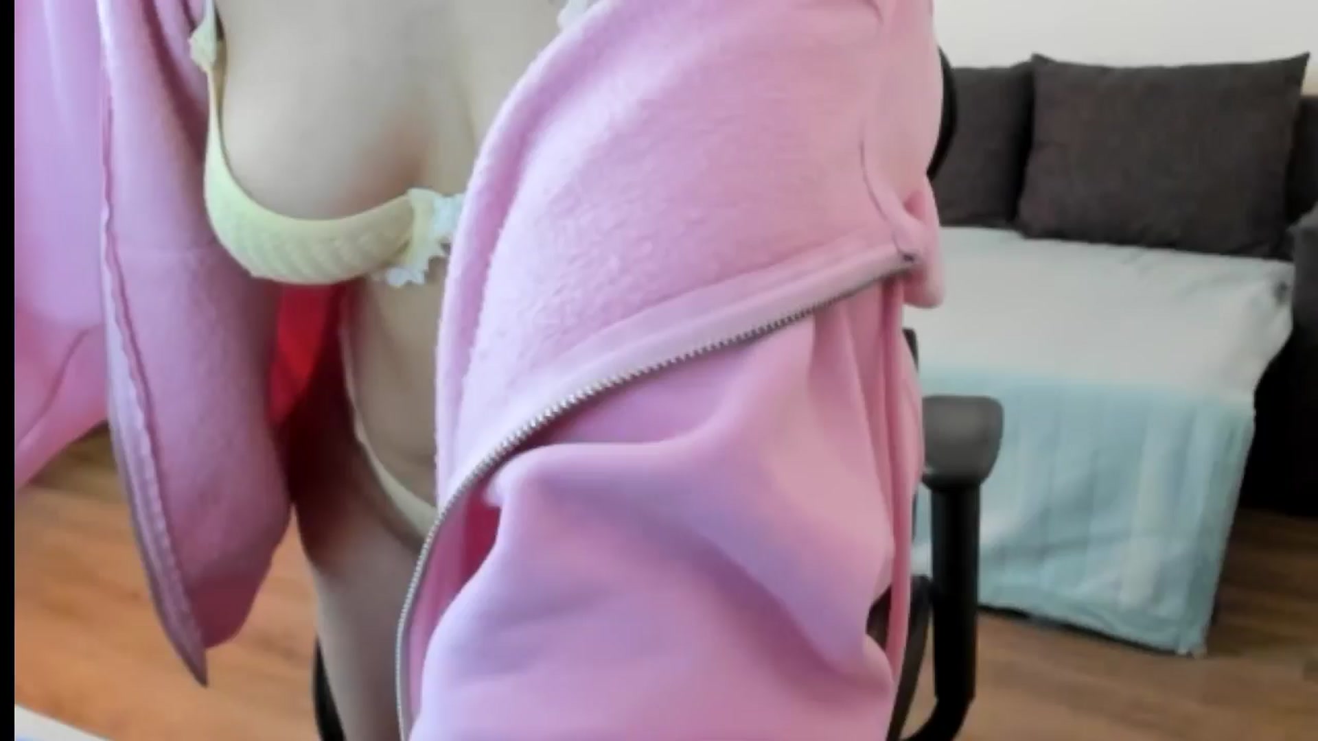 Gallery image thumbnail from Juicy_Cherry6's myfreecams stream on, 04/06/2025, 08:08 image 13 of 20