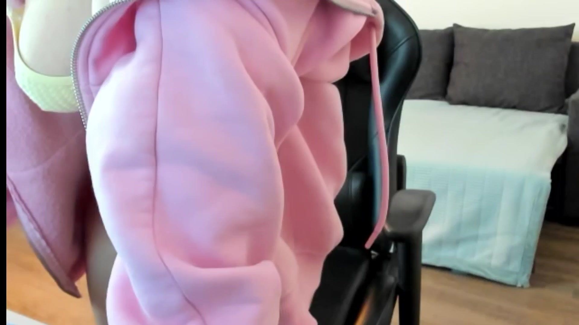Gallery image thumbnail from Juicy_Cherry6's myfreecams stream on, 04/06/2025, 08:08 image 10 of 20