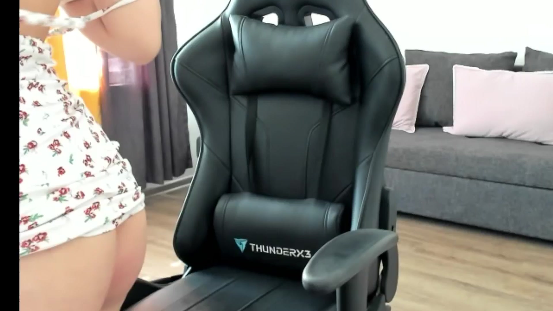 Gallery image thumbnail from Juicy_Cherry6's myfreecams stream on, 06/22/2025, 05:02 image 9 of 20