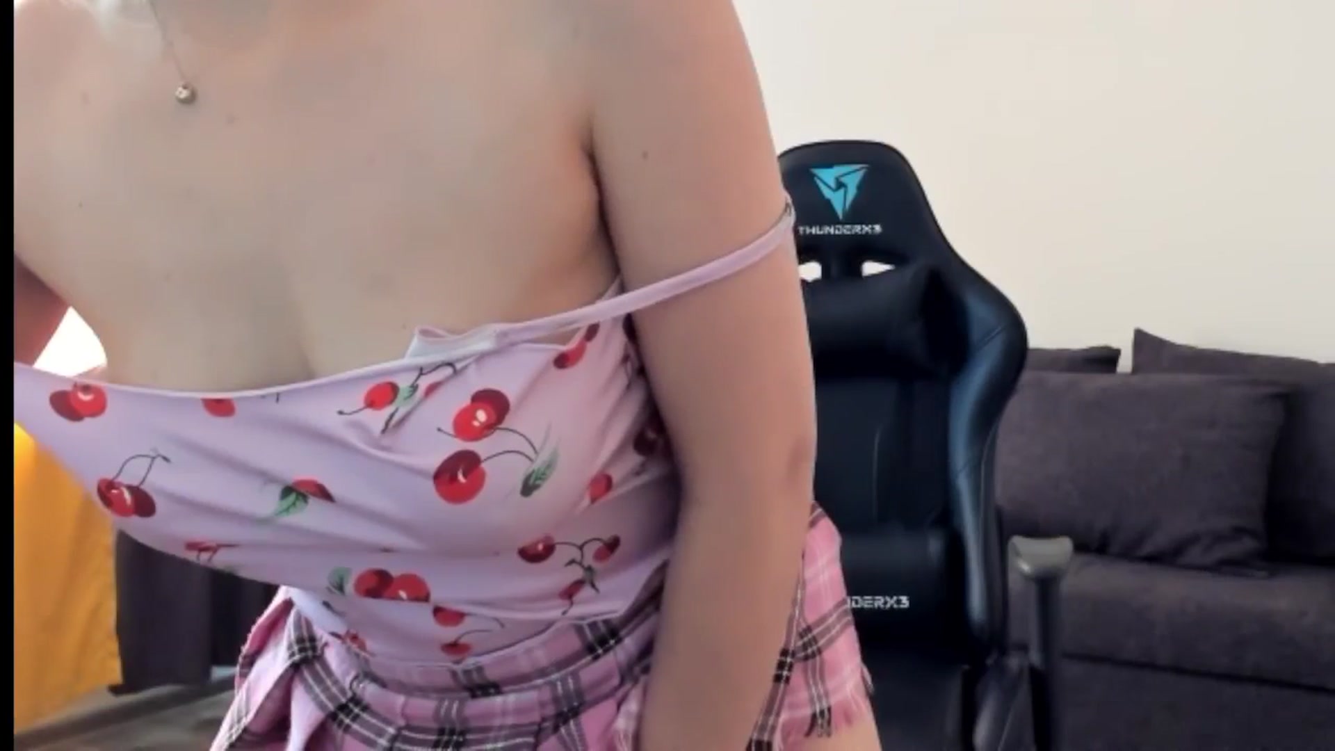Gallery image thumbnail from Juicy_Cherry6's myfreecams stream on, 07/02/2025, 02:54 image 12 of 20