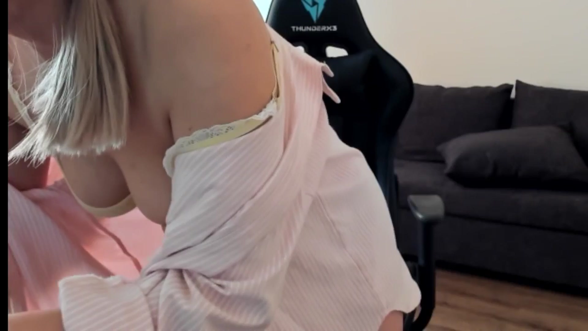 Gallery image thumbnail from Juicy_Cherry6's myfreecams stream on, 07/04/2025, 03:14 image 11 of 20