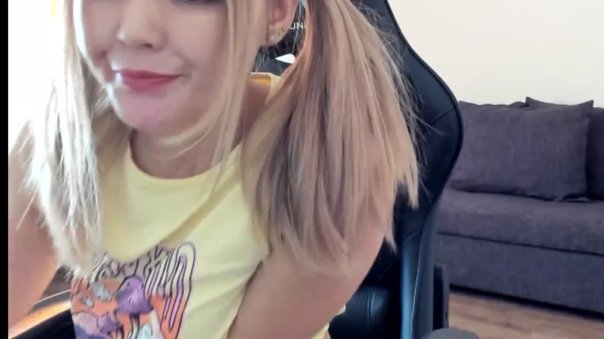 Gallery image thumbnail from Juicy_Cherry6's myfreecams stream on, 07/05/2025, 04:28 image 17 of 20