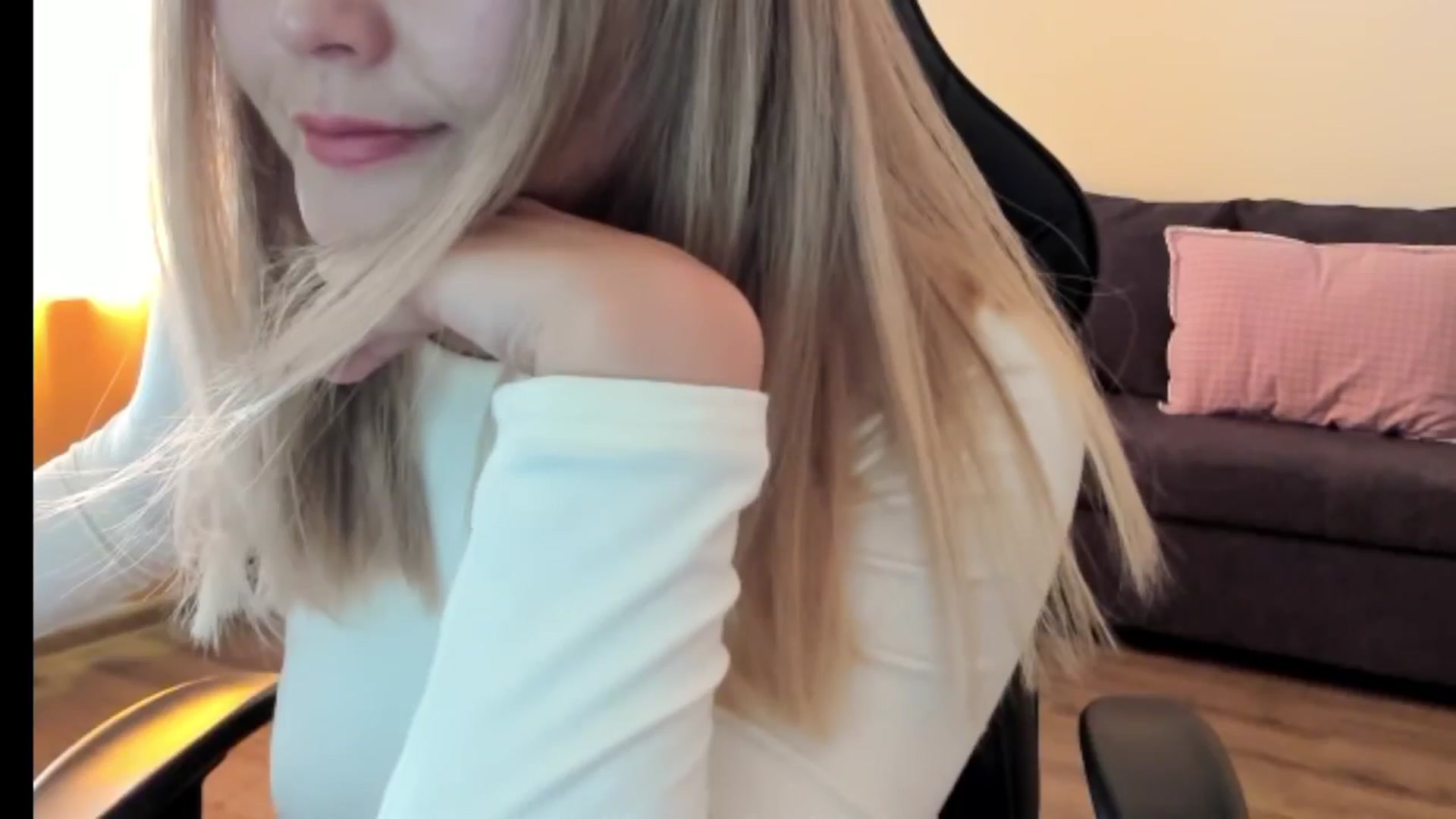 Gallery image thumbnail from Juicy_Cherry6's myfreecams stream on, 10/17/2025, 05:08 image 12 of 20