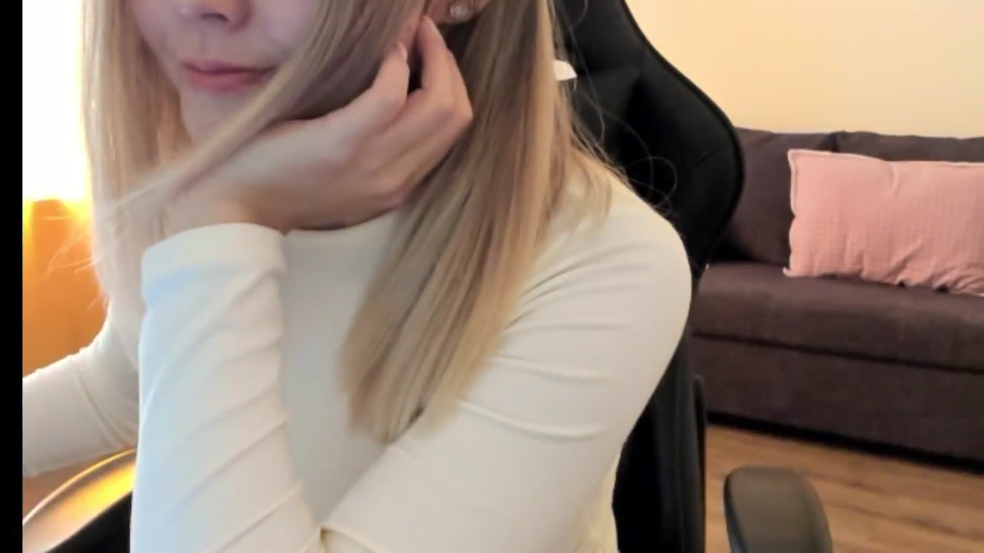 Gallery image thumbnail from Juicy_Cherry6's myfreecams stream on, 10/17/2025, 05:08 image 3 of 20