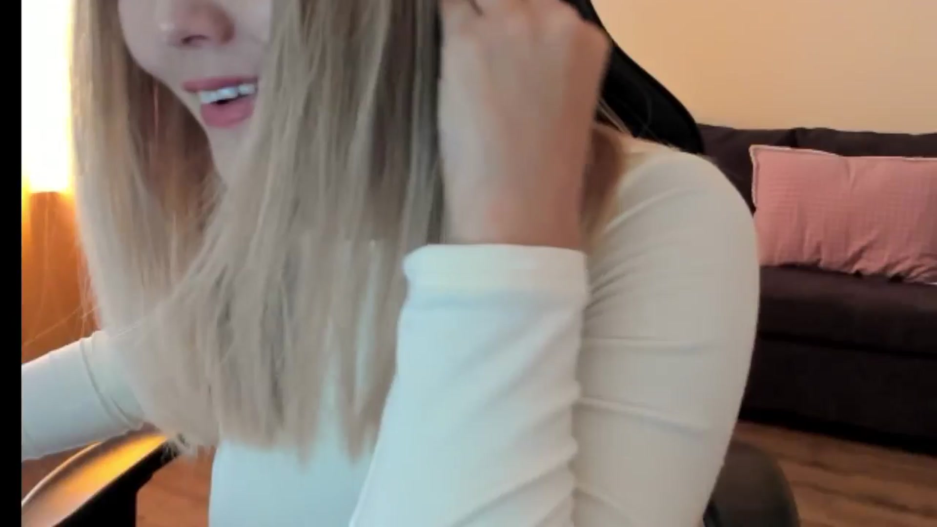 Gallery image thumbnail from Juicy_Cherry6's myfreecams stream on, 10/17/2025, 05:08 image 6 of 20