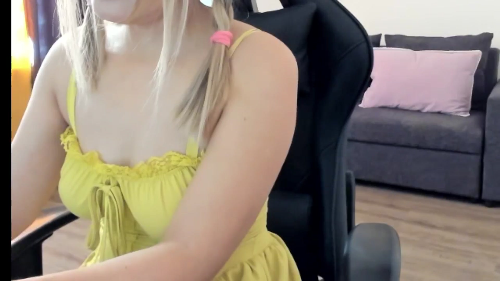 Gallery image thumbnail from Juicy_Cherry6's myfreecams stream on, 10/24/2025, 03:44 image 15 of 20