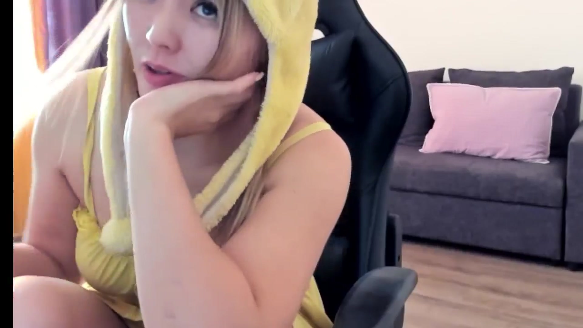 Gallery image thumbnail from Juicy_Cherry6's myfreecams stream on, 10/24/2025, 05:05 image 10 of 20