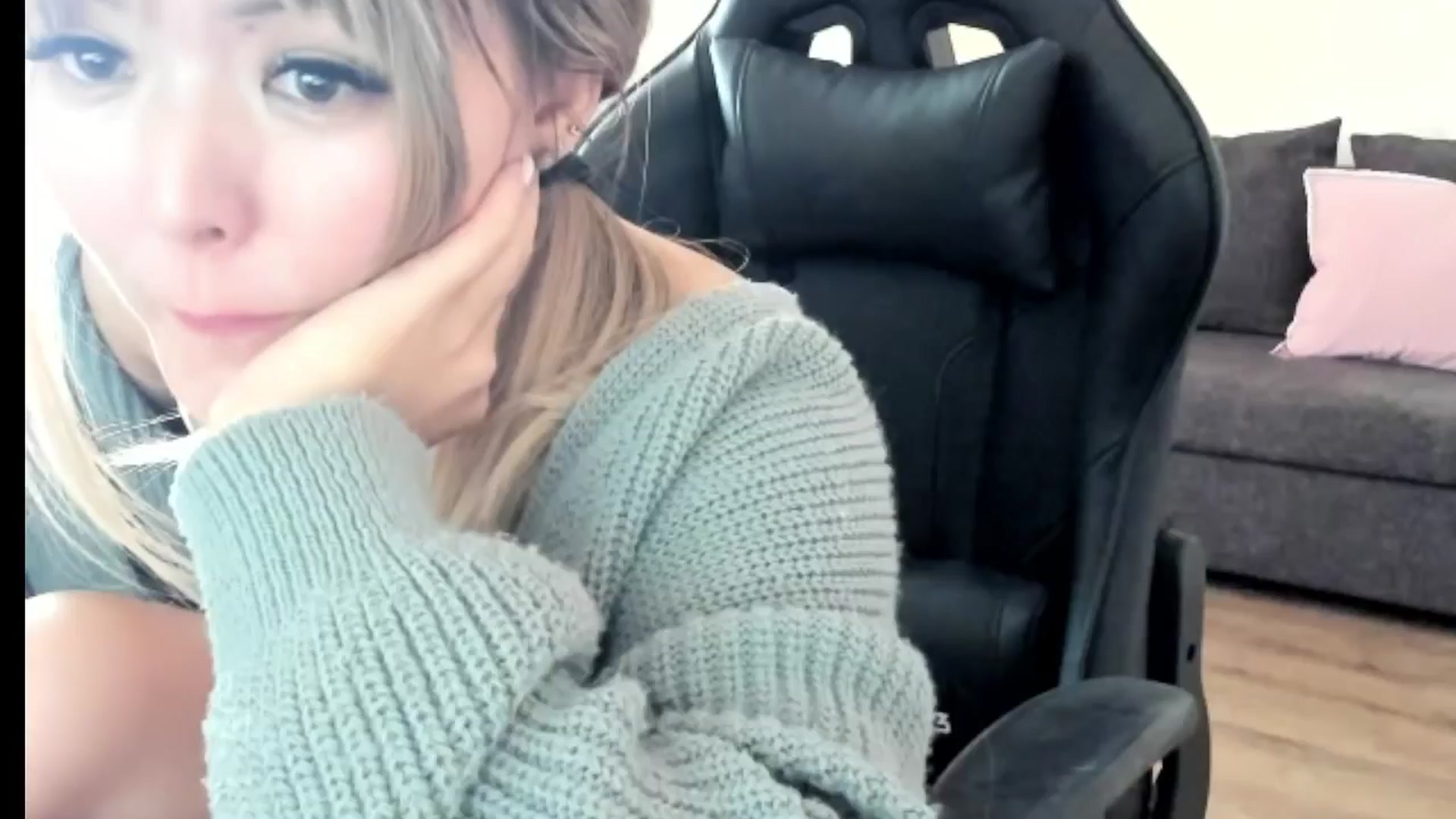 Gallery image thumbnail from Juicy_Cherry6's myfreecams stream on, 11/03/2025, 03:51 image 14 of 20