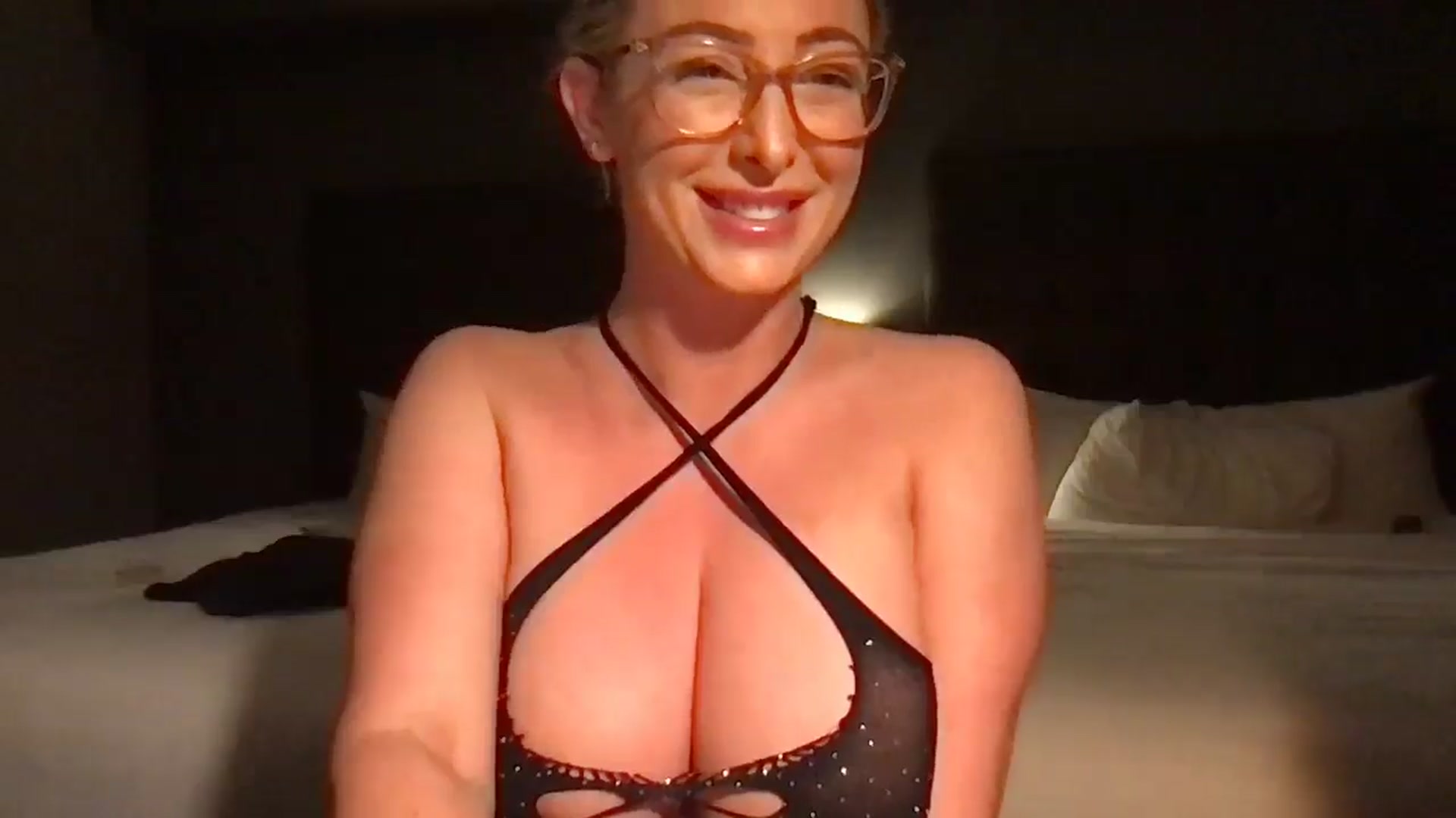 Gallery image thumbnail from Juicy_Chloe's myfreecams stream on, 10/02/2025, 04:00 image 16 of 20