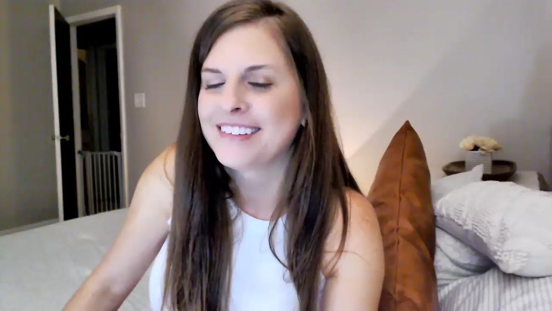 Gallery image thumbnail from Juicy_Fruit's myfreecams stream on, 09/04/2024, 04:00 image 14 of 20