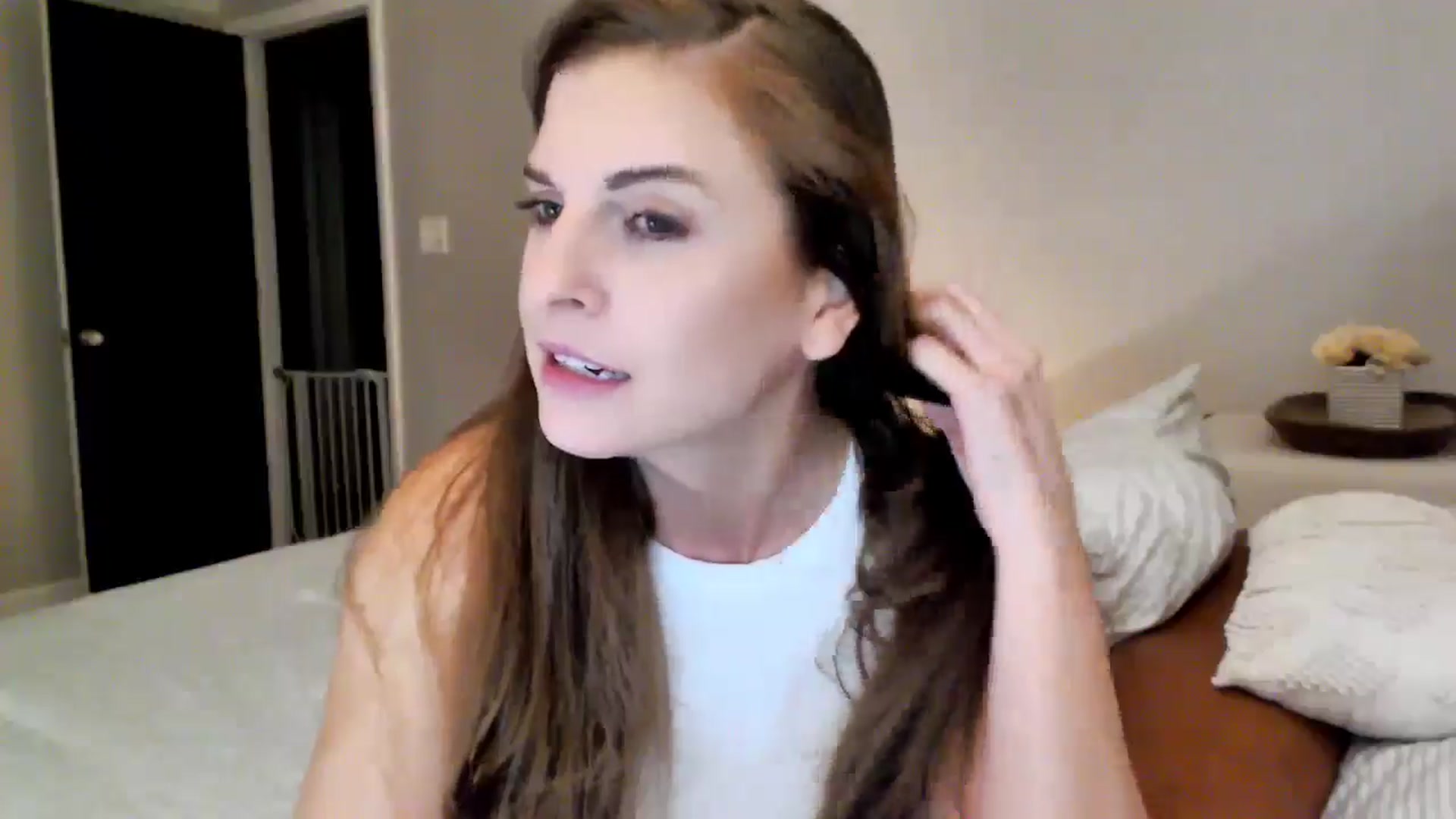 Gallery image thumbnail from Juicy_Fruit's myfreecams stream on, 09/05/2024, 03:46 image 11 of 20