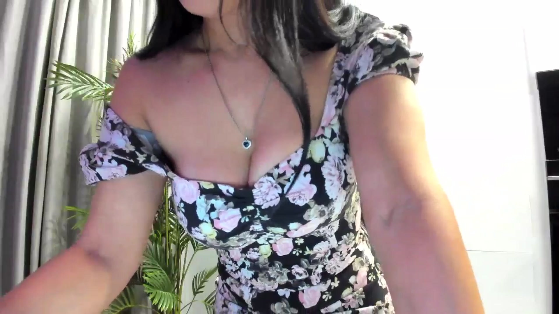 Gallery image thumbnail from Juicy_lips's myfreecams stream on, 05/16/2025, 18:21 image 10 of 20