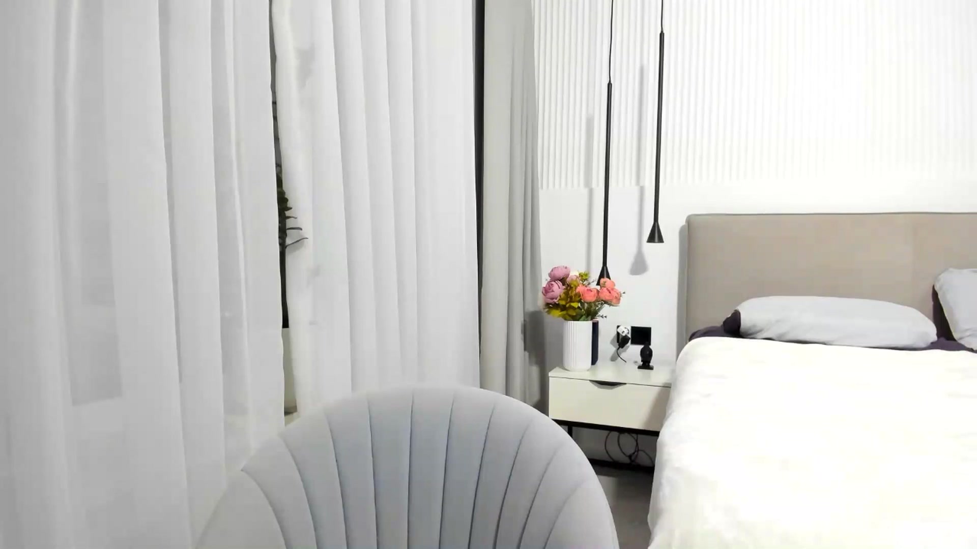 Gallery image thumbnail from Juicy_lips's myfreecams stream on, 05/18/2025, 22:13 image 13 of 20