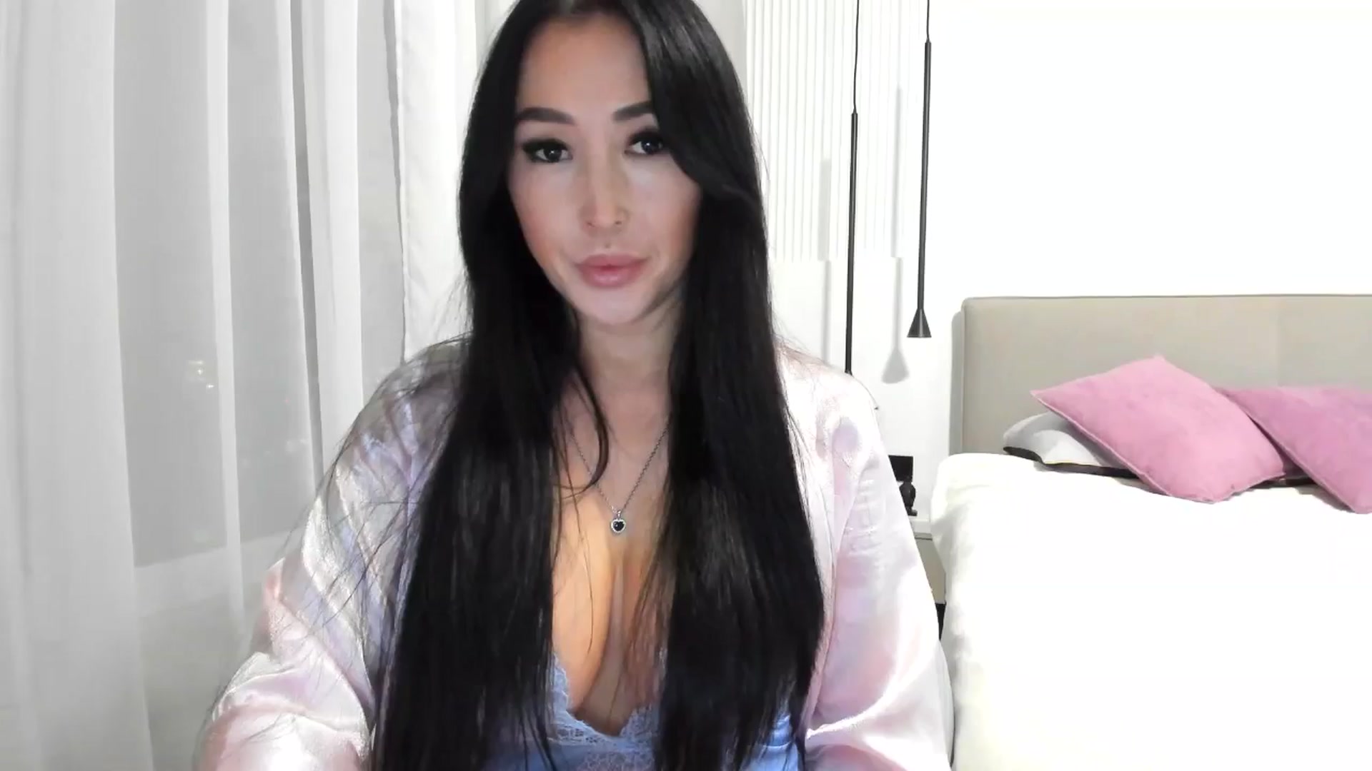 Gallery image thumbnail from Juicy_lips's myfreecams stream on, 05/20/2025, 20:15 image 1 of 20